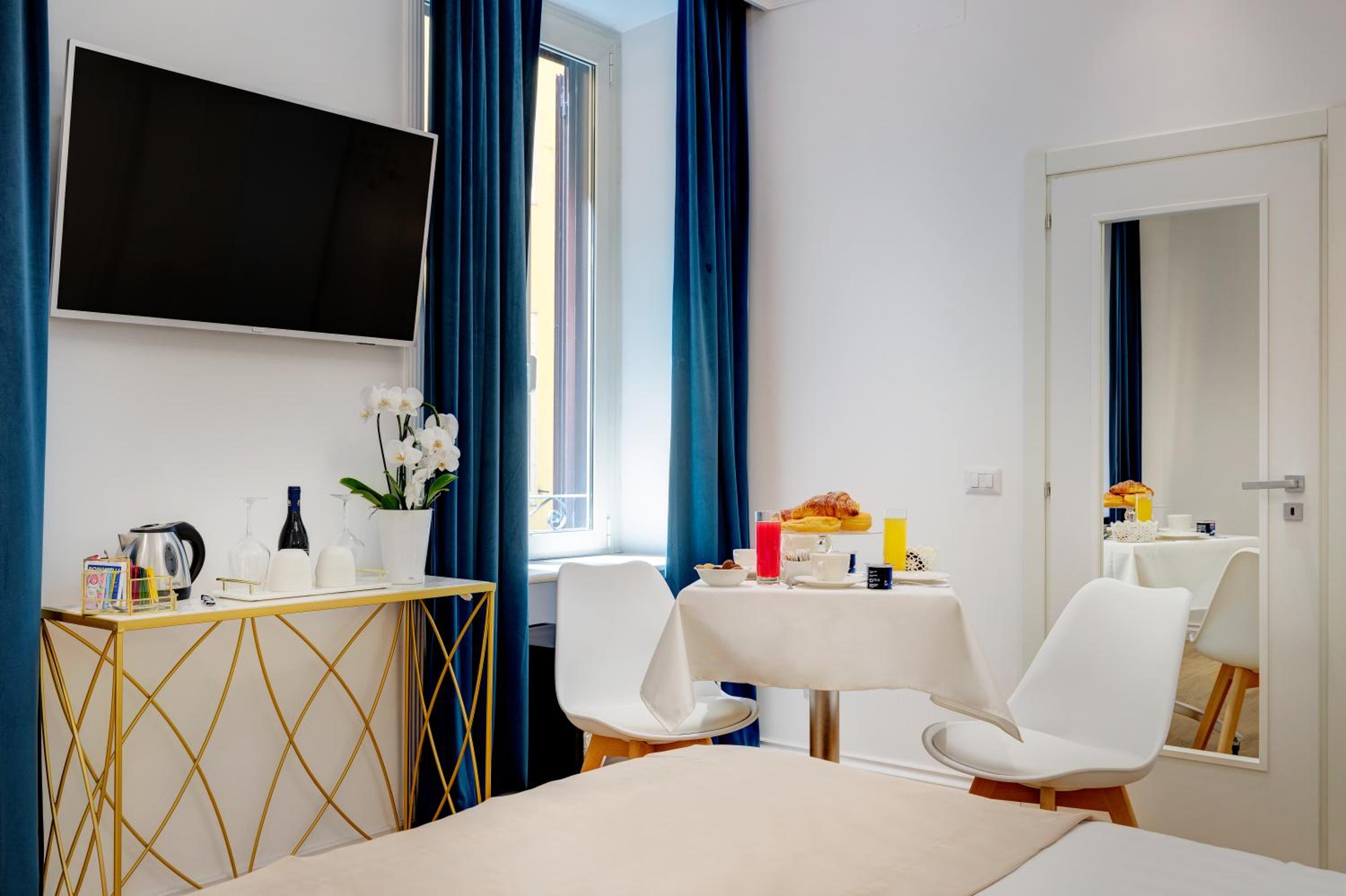 Deluxe Double or Twin Room