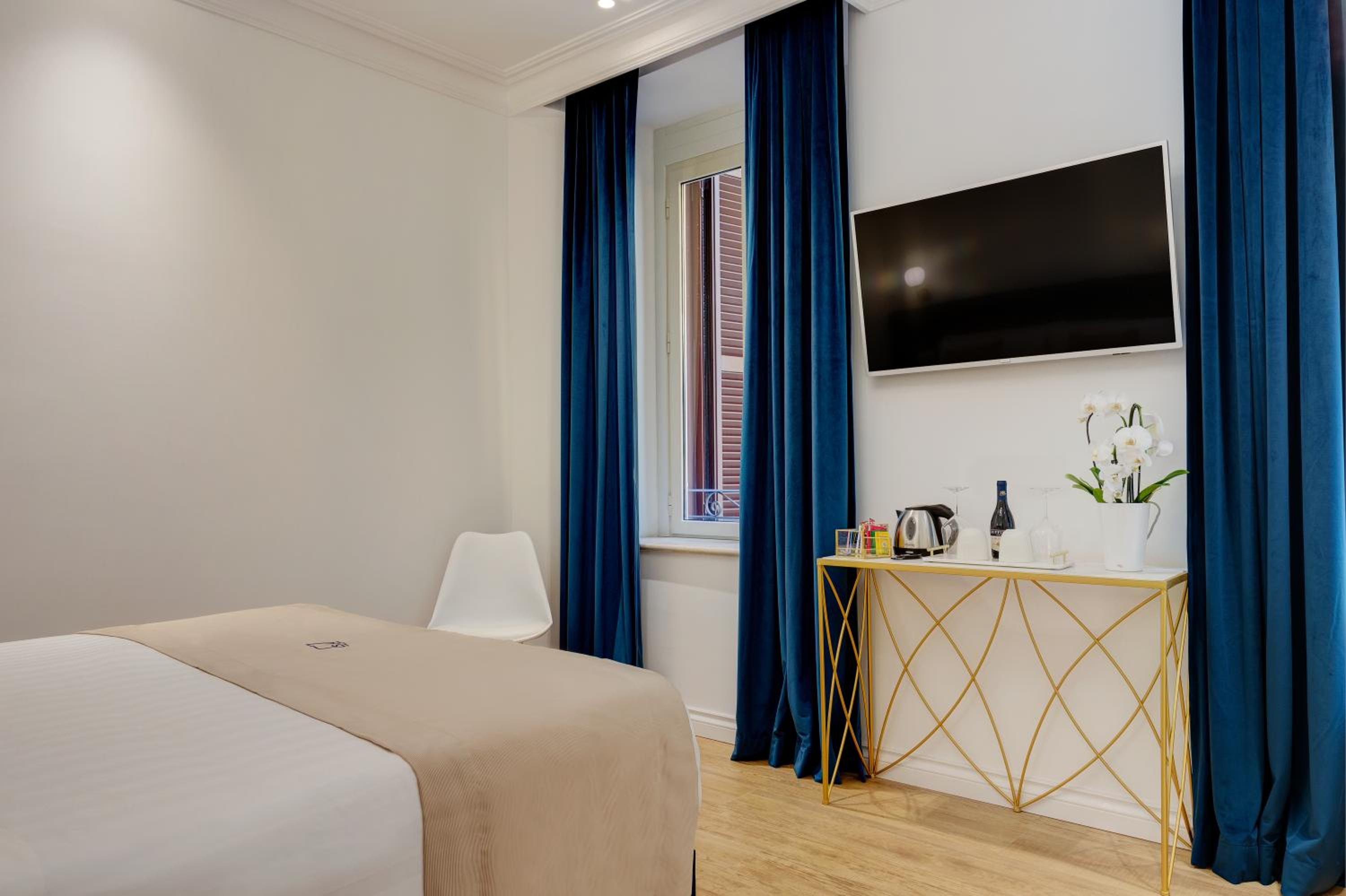 Deluxe Double or Twin Room photo 3