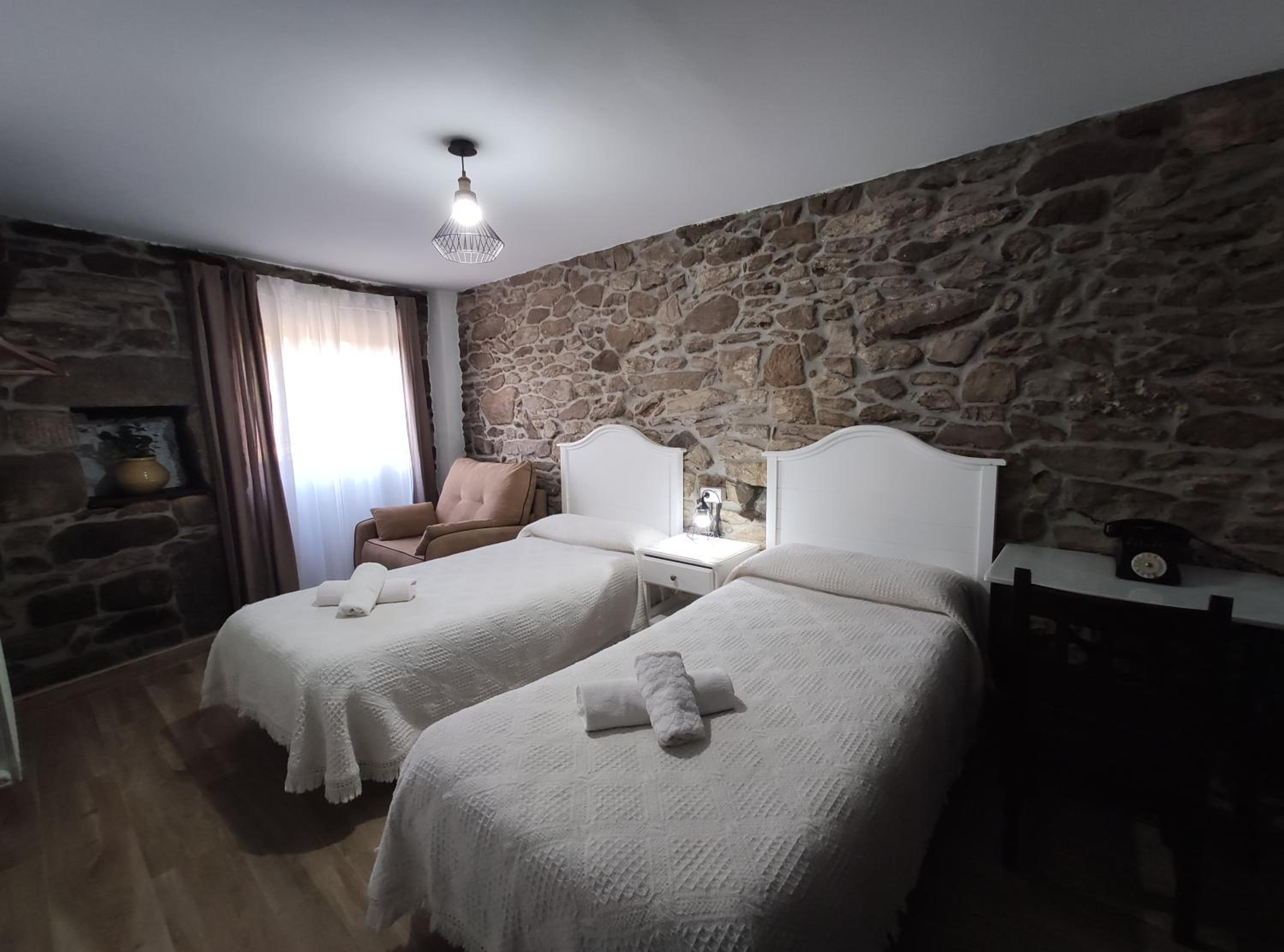 Double Room with Private Bathroom - Photo 1