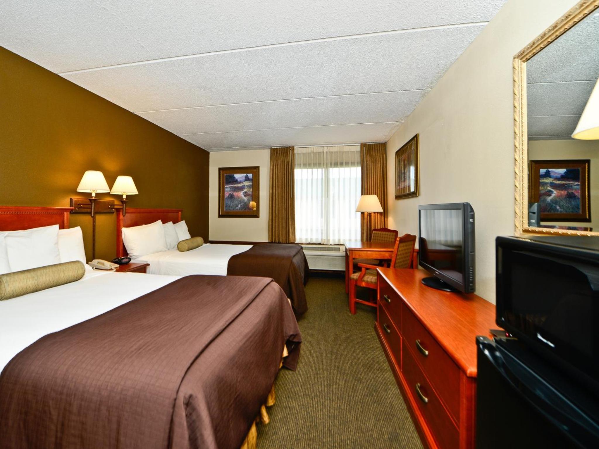 Room with Two Double Beds - Photo 3