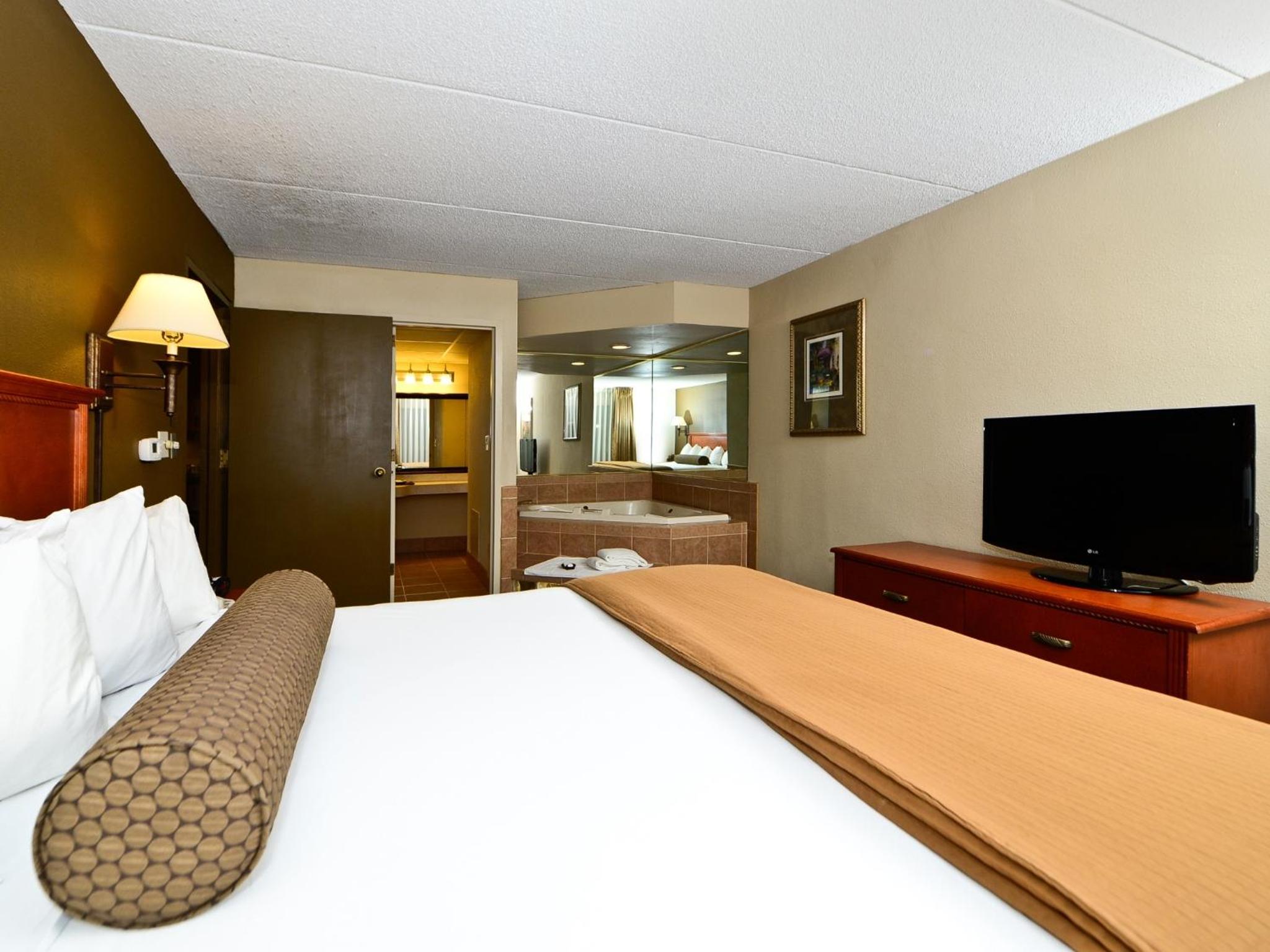 King Suite with Sofa Bed and Hot Tub - Photo 2