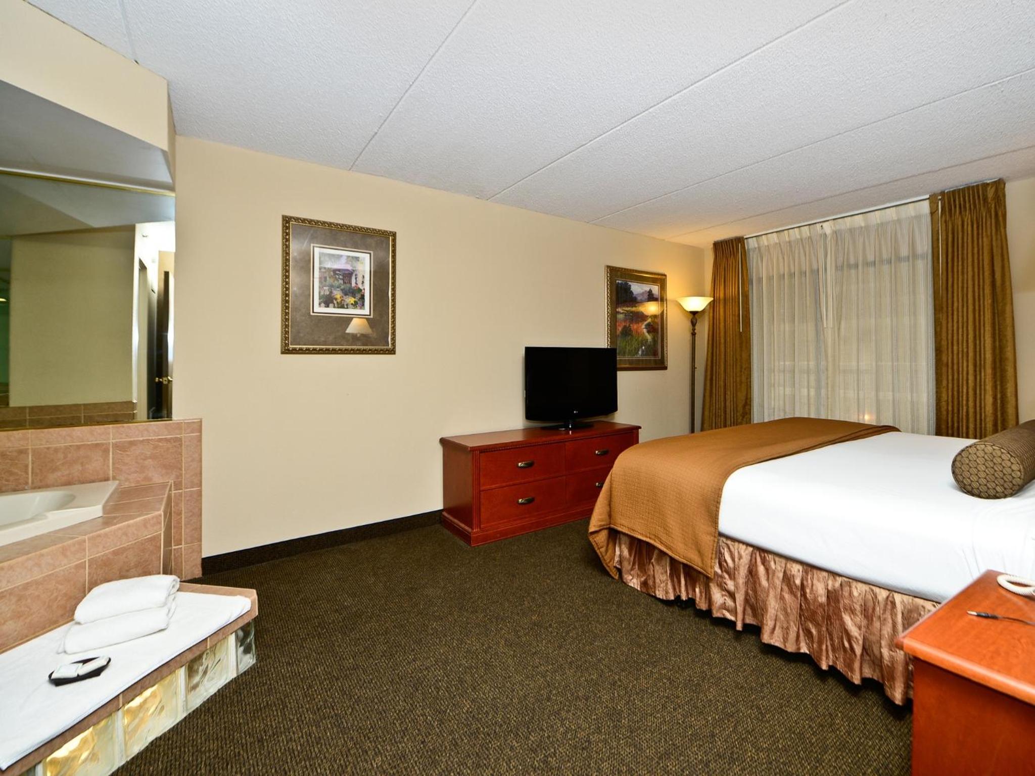 King Suite with Sofa Bed and Hot Tub - Photo 3