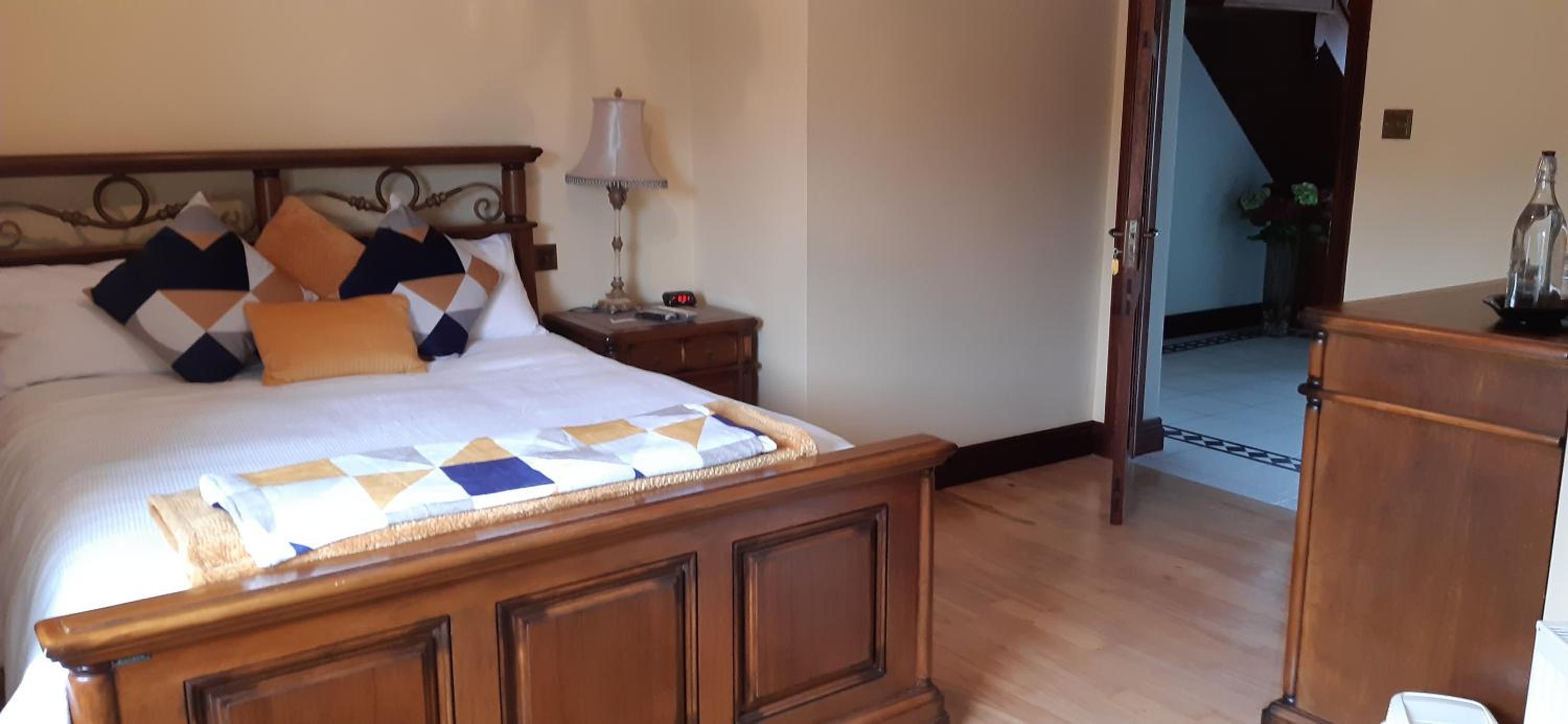 Superior King Room - Photo 18
