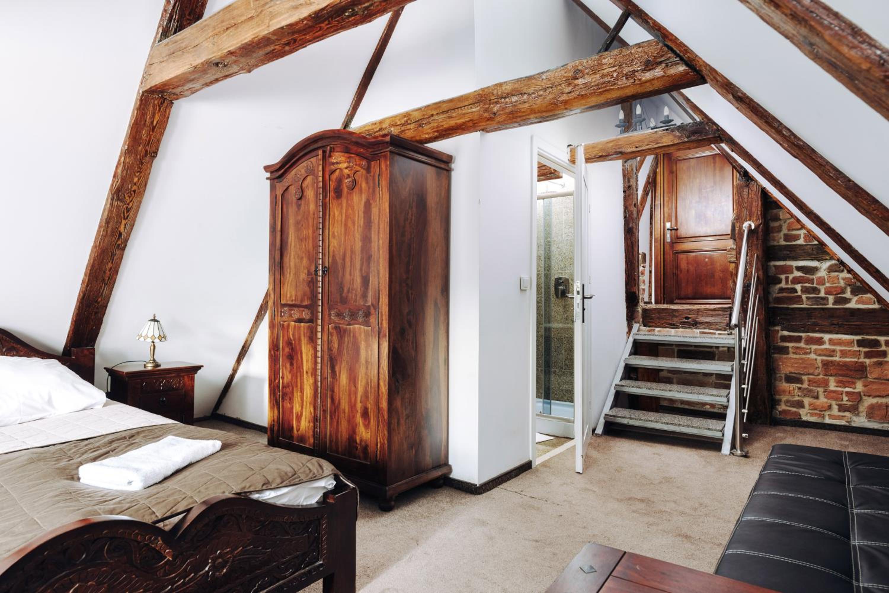 Large Double Room - Photo 2