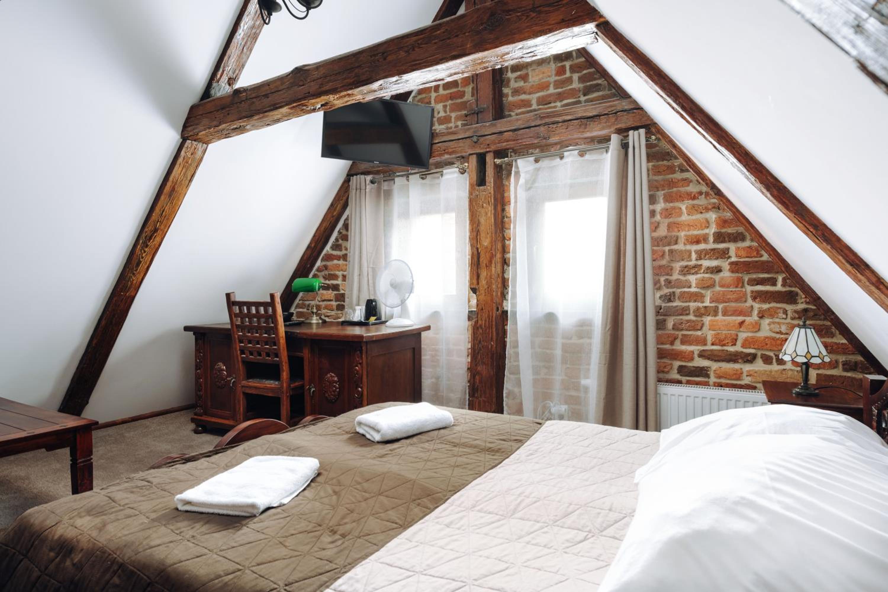Large Double Room - Photo 3