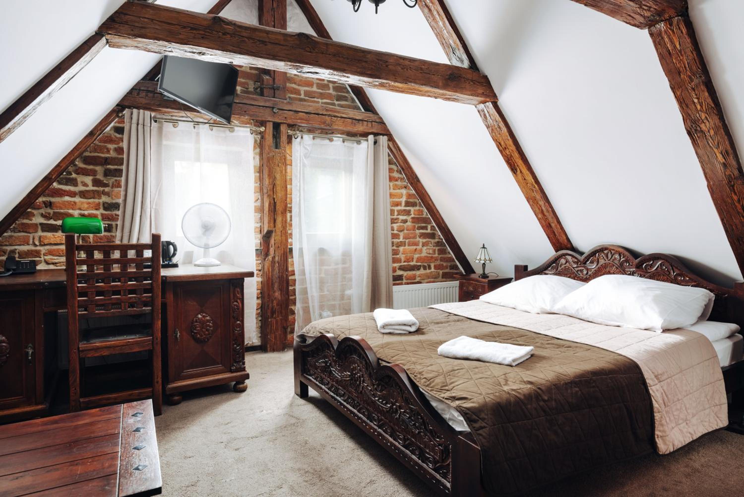 Large Double Room - Photo 1