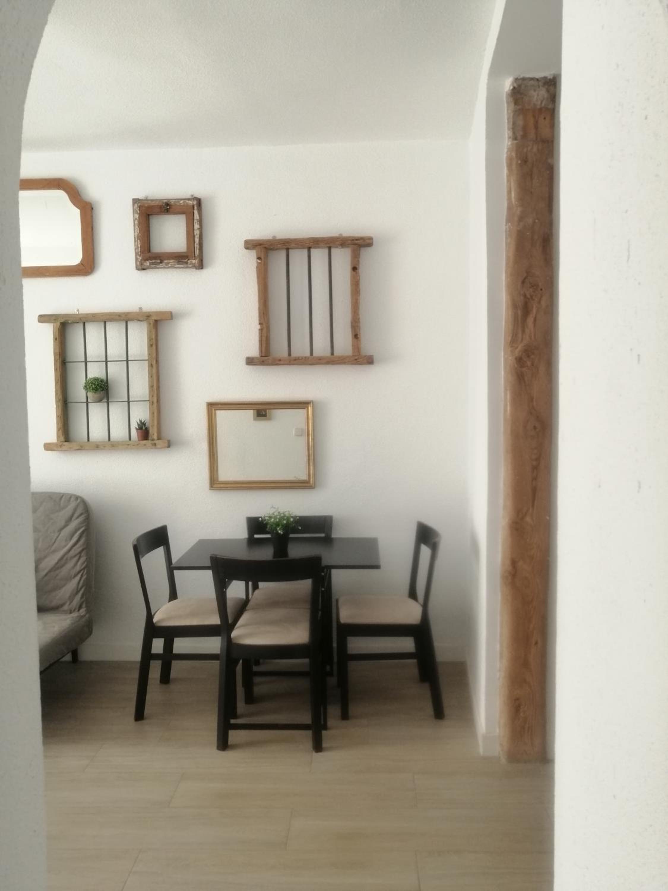 Apartment with Balcony - Photo 9