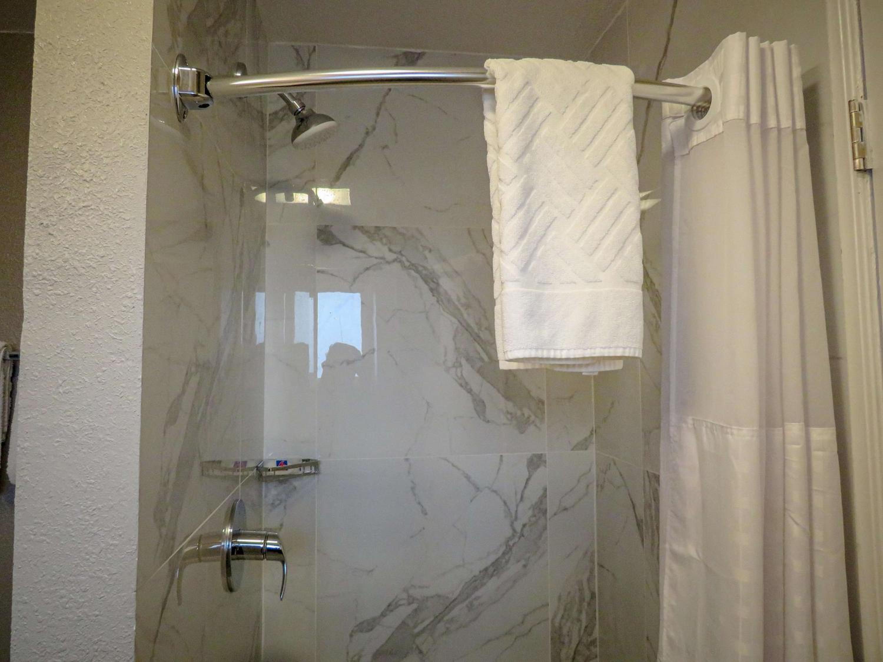 Queen Room with Two Queen Beds - Disability Access - Roll In Shower - Photo 3