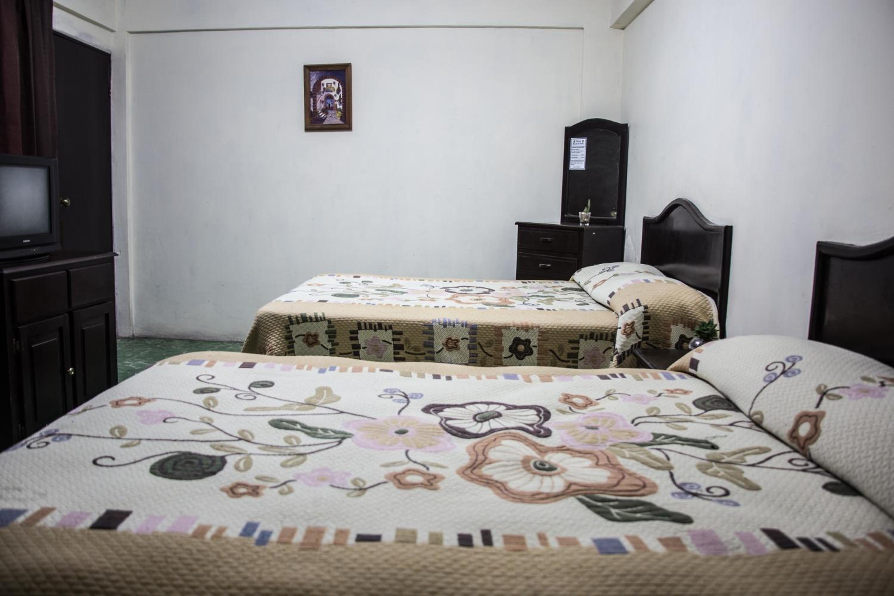 Twin Room with Private Bathroom photo 2
