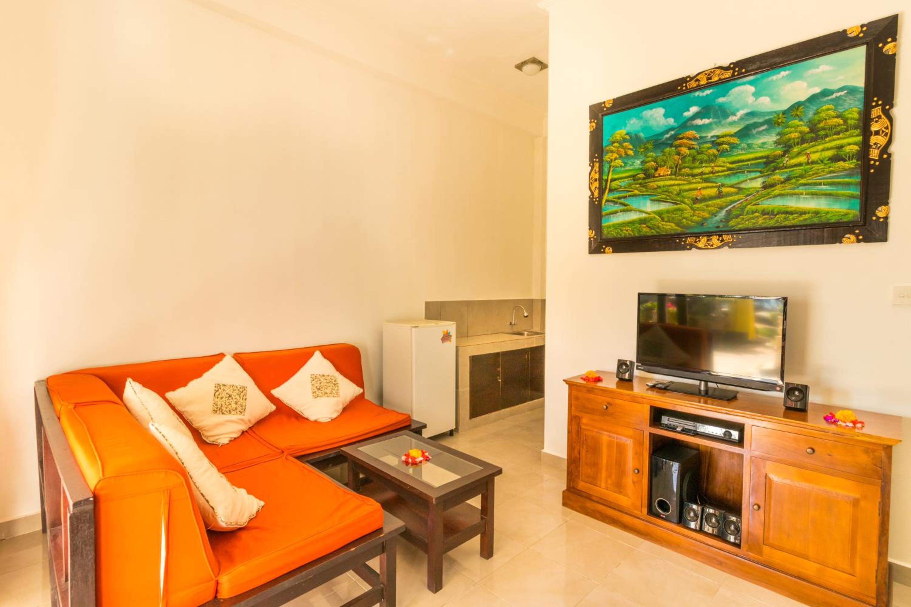 Family Room photo 3