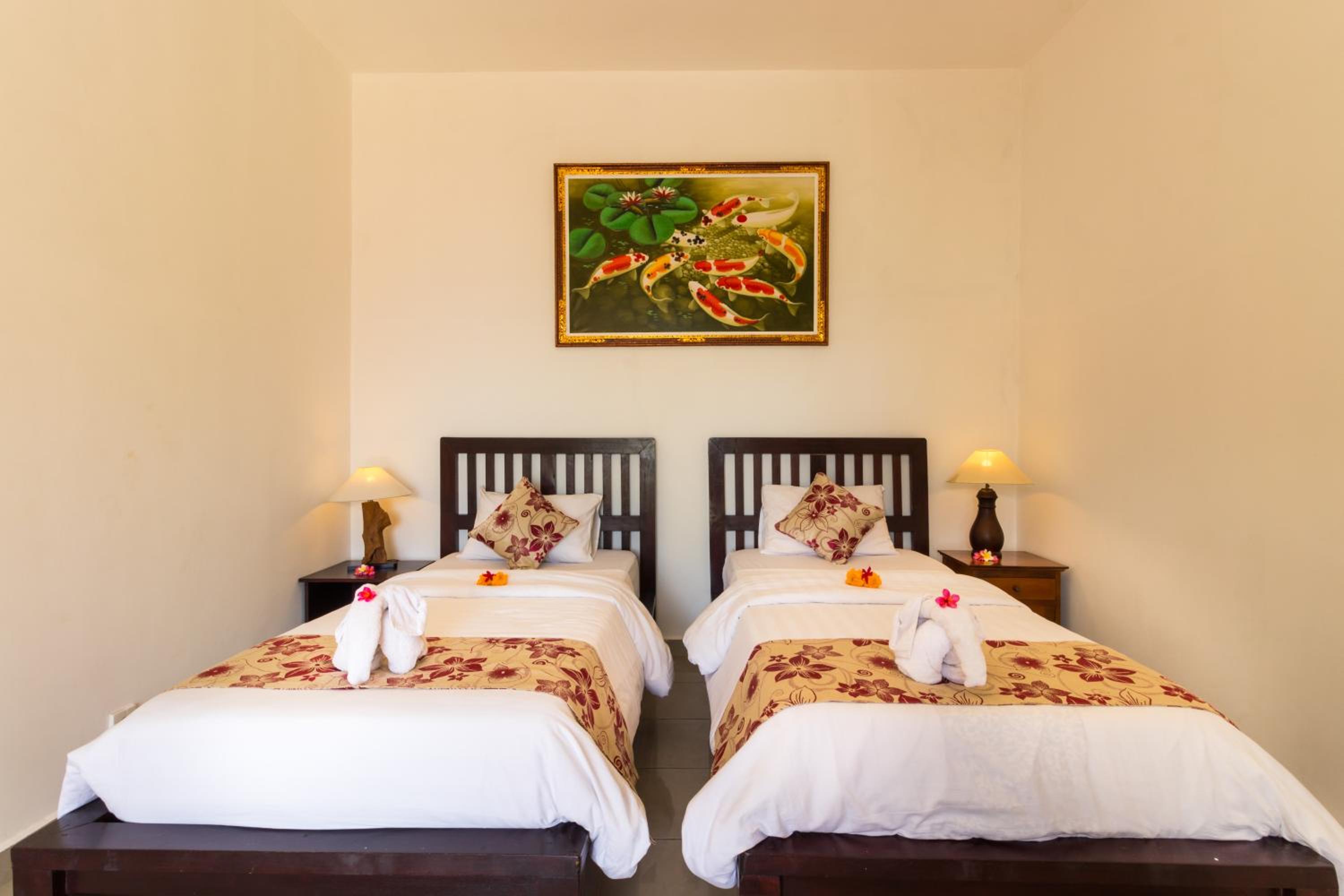Standard Twin Room with Shared Bathroom photo 2