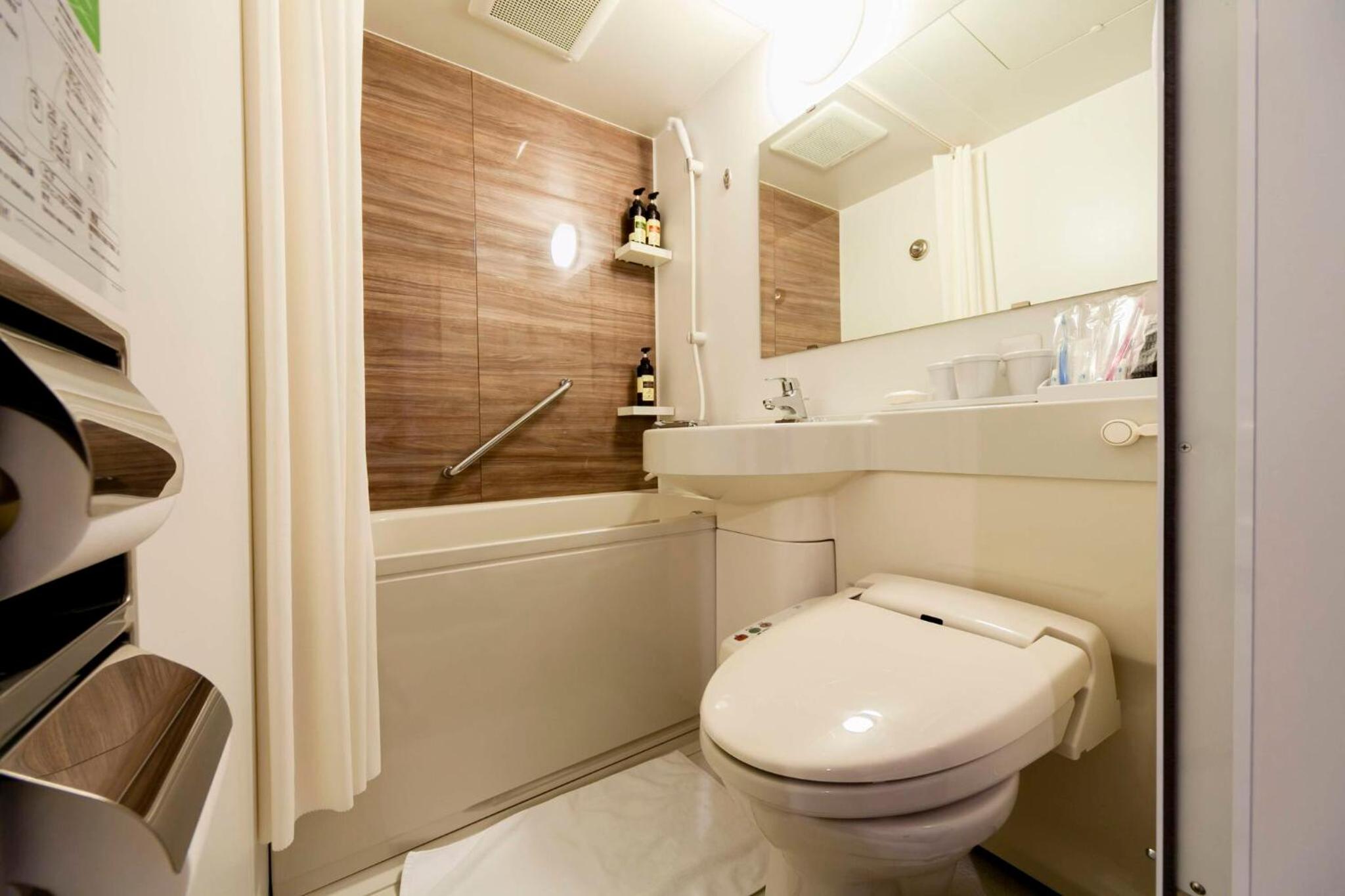 Double Room with Complimentary Lobby Drinks - Photo 9