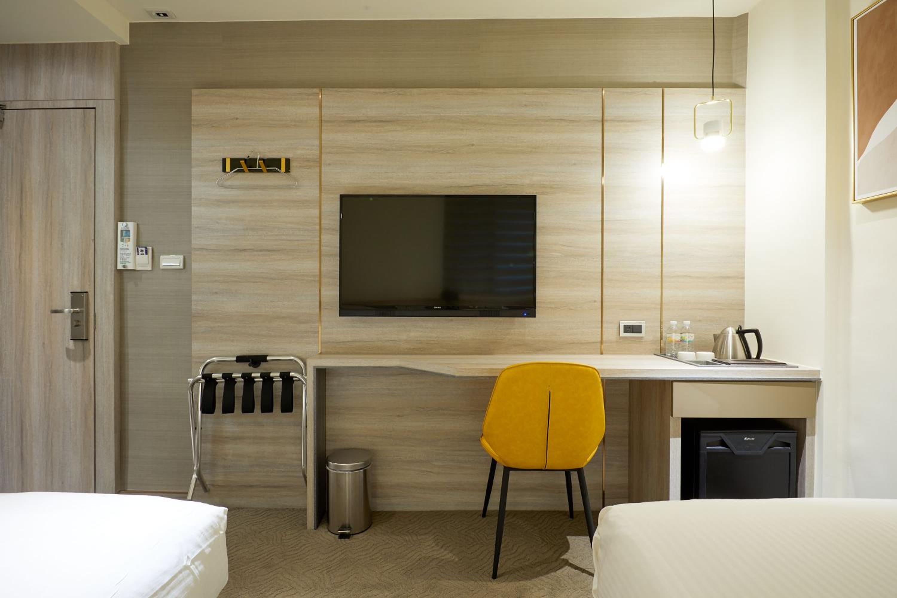 Deluxe Double or Twin Room with City View - Photo 1