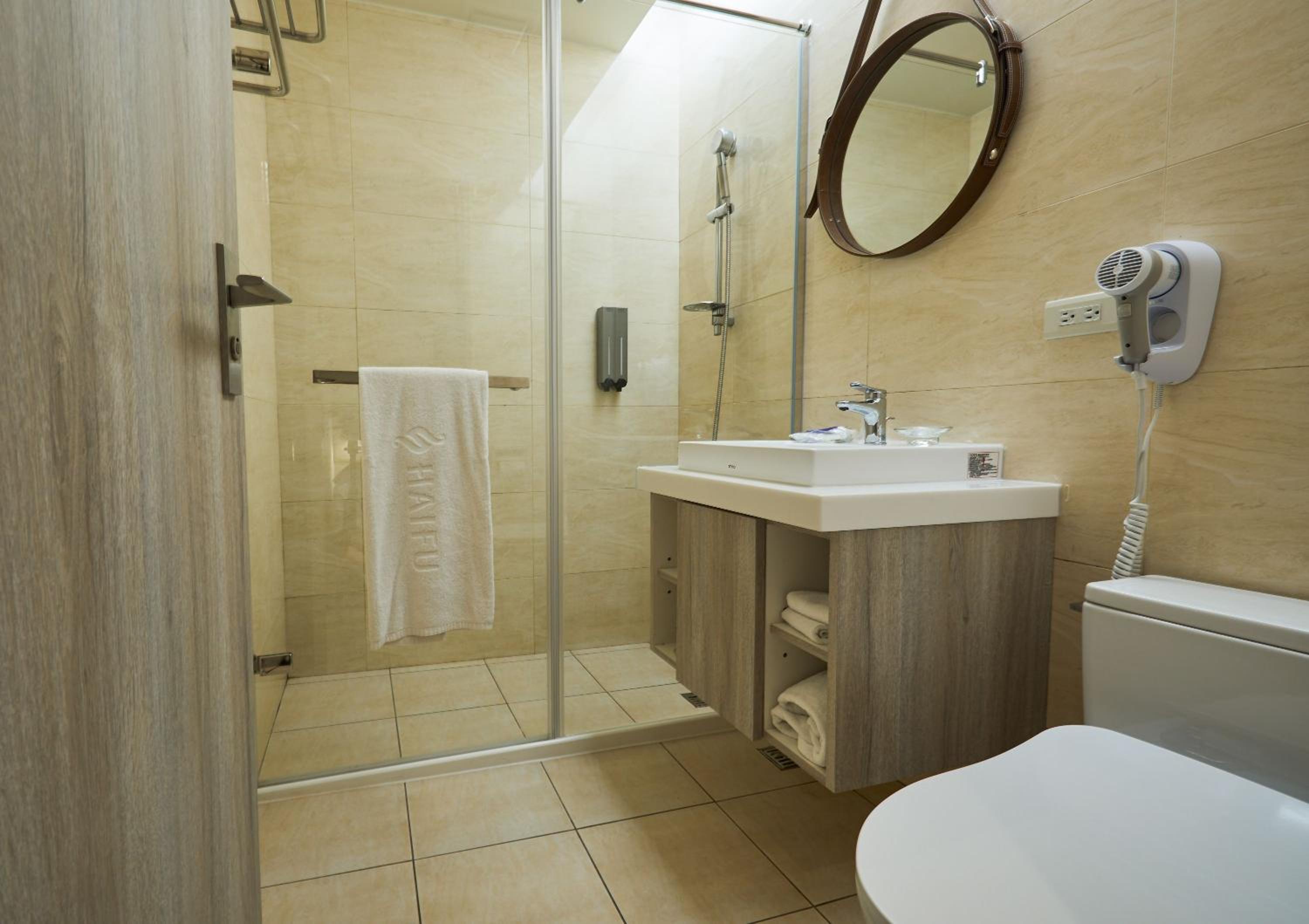 Deluxe Double or Twin Room with City View - Photo 5
