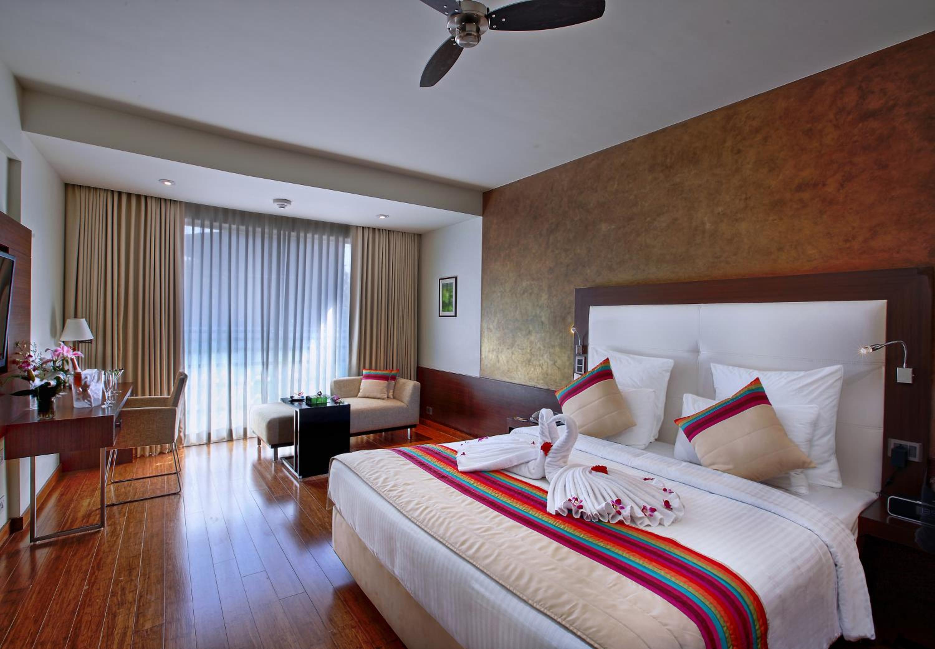 Deluxe King Room – INR 500 Credit on SPA per stay – Happy Hours 1+1 (5pm to 7pm) – 15% Discount on Food & Beverages – 10% Discount on One way Local transfers
