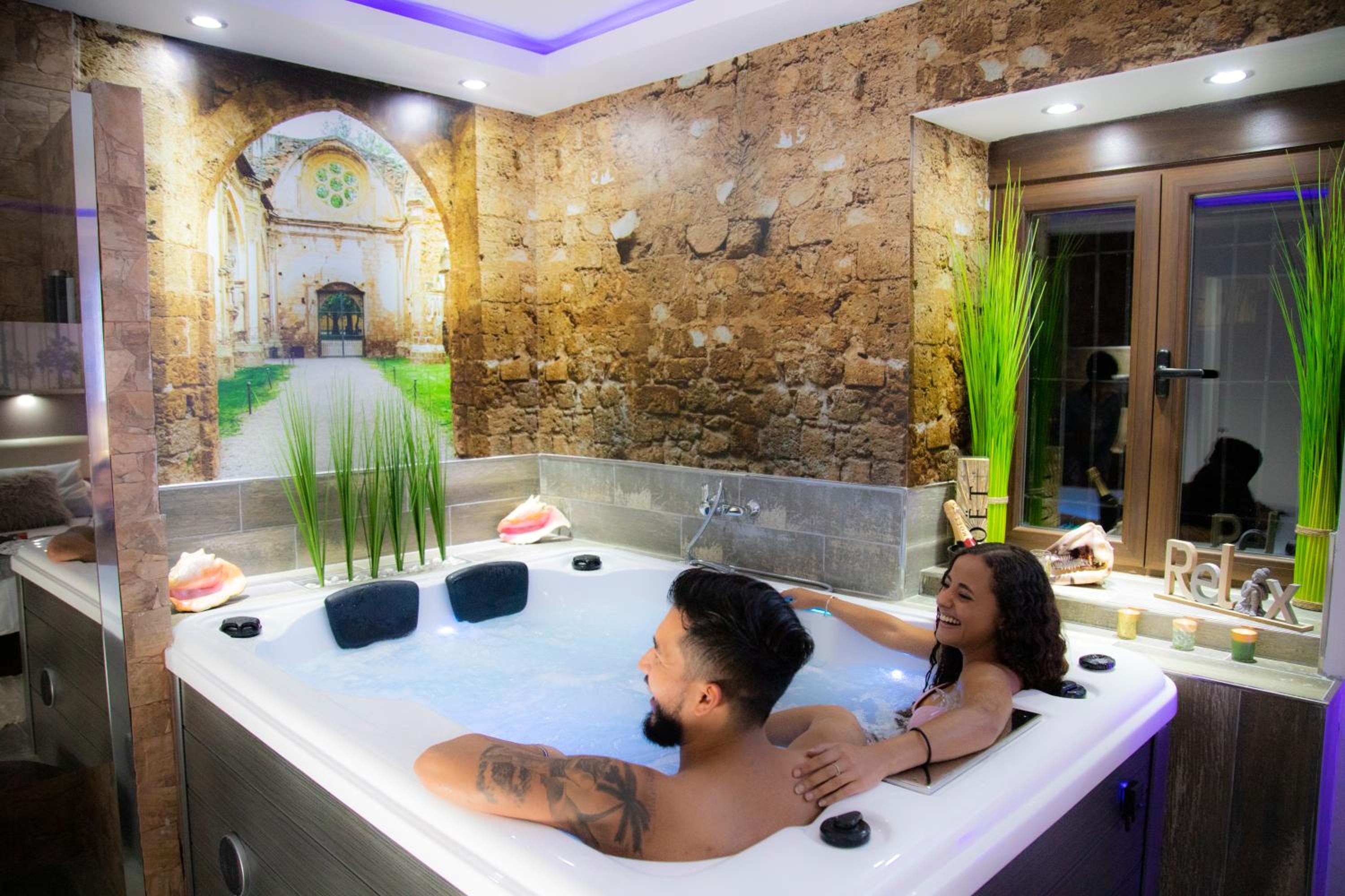 Deluxe Suite with Spa Bath - Photo 22