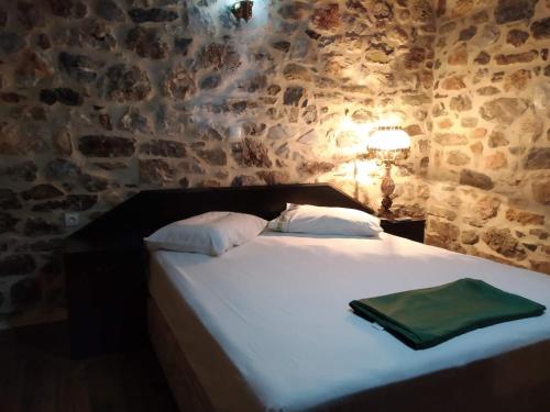 Two-Bedroom House - Photo 1