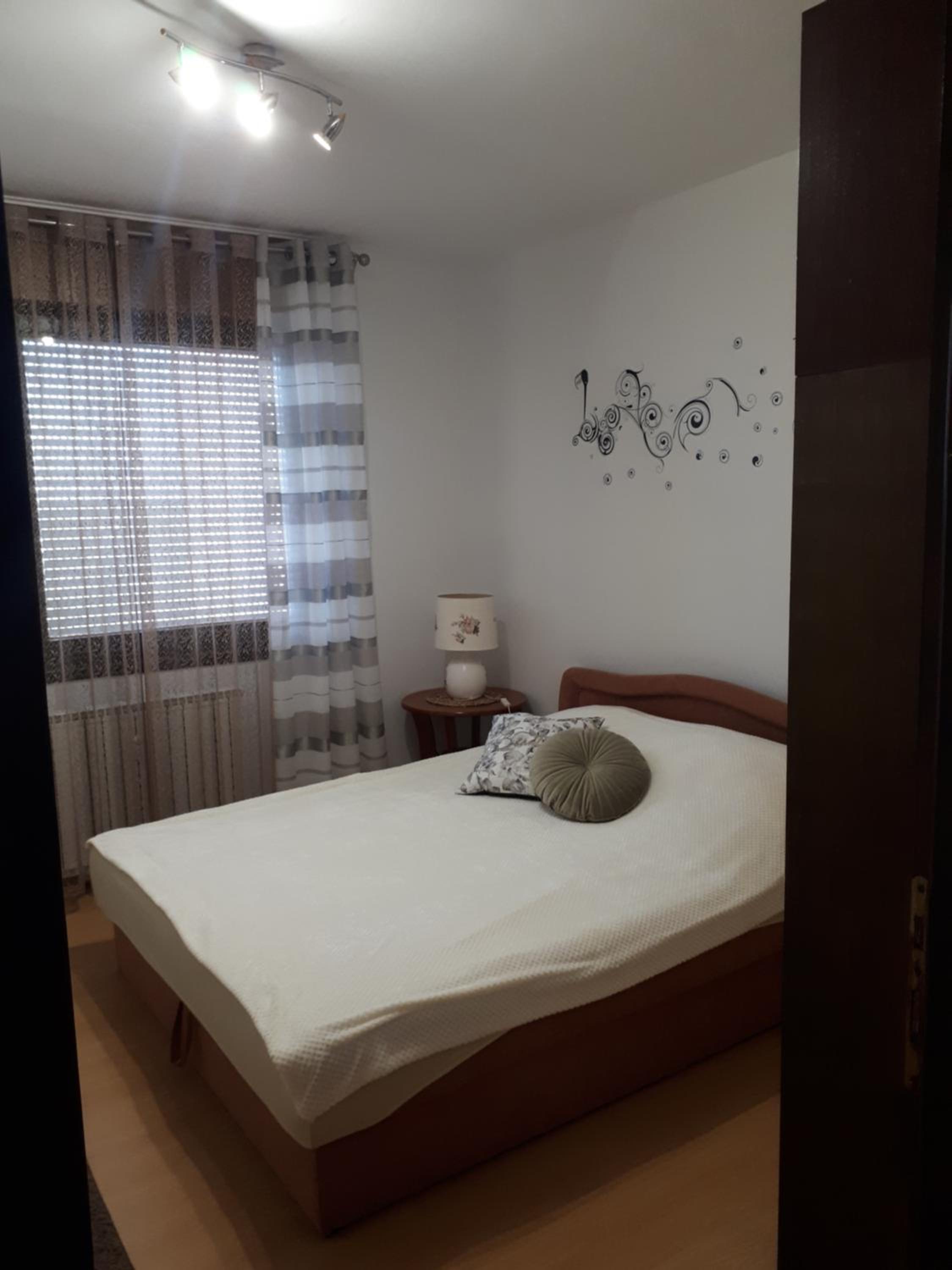 One-Bedroom Apartment - Photo 4