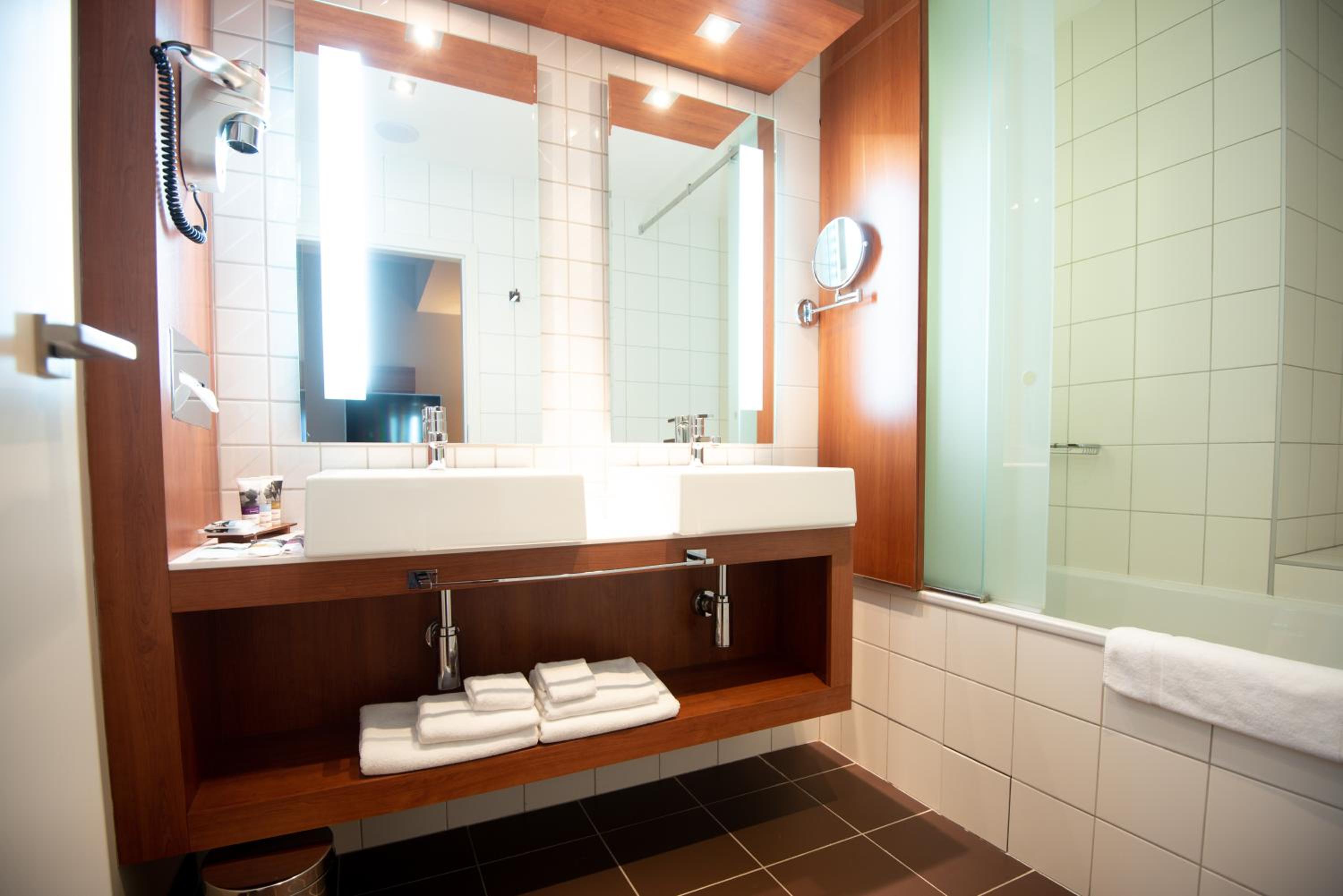 Privilege Suite with Double Bed and Sofa - Photo 9