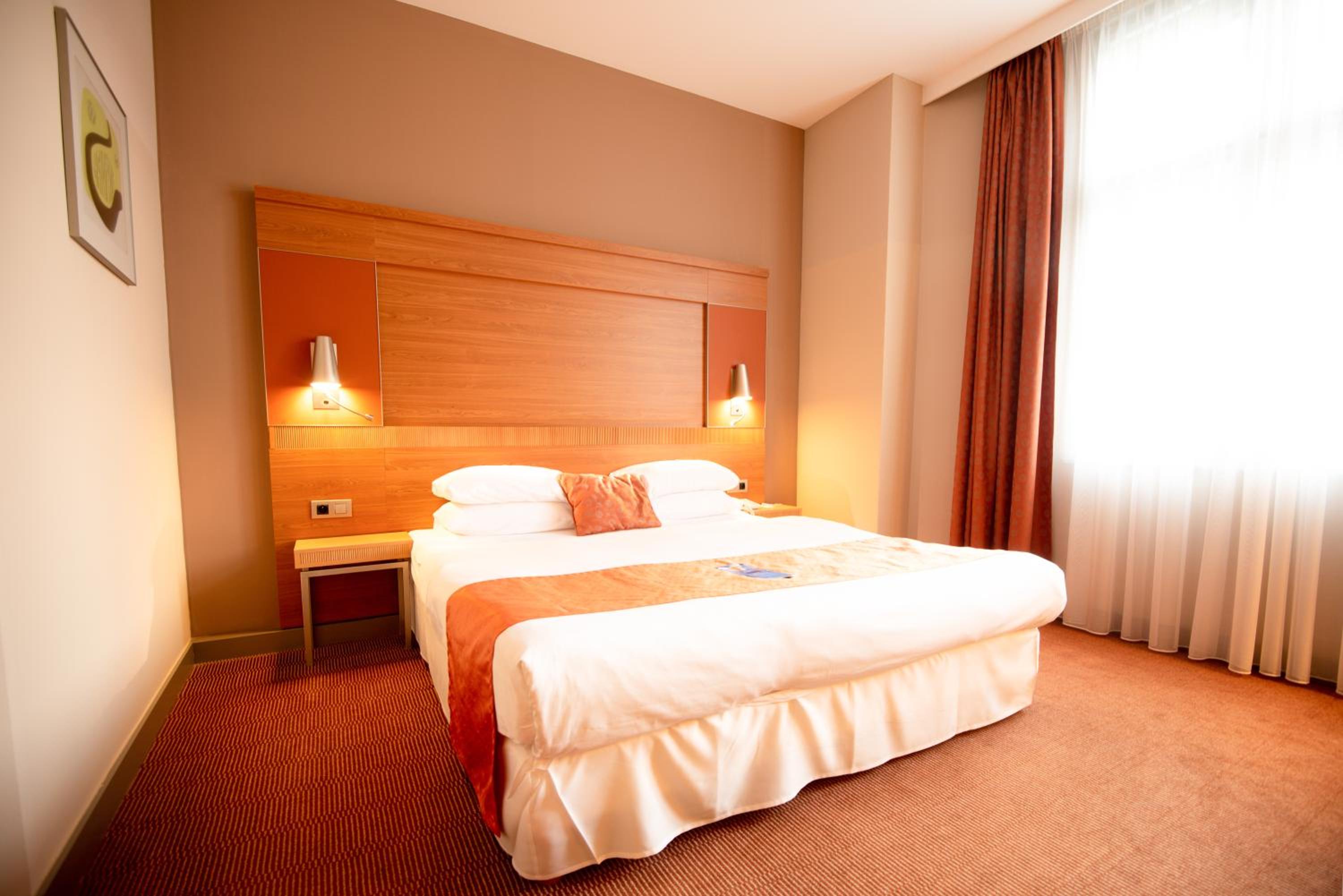 Standard Room with Double Bed - Photo 6