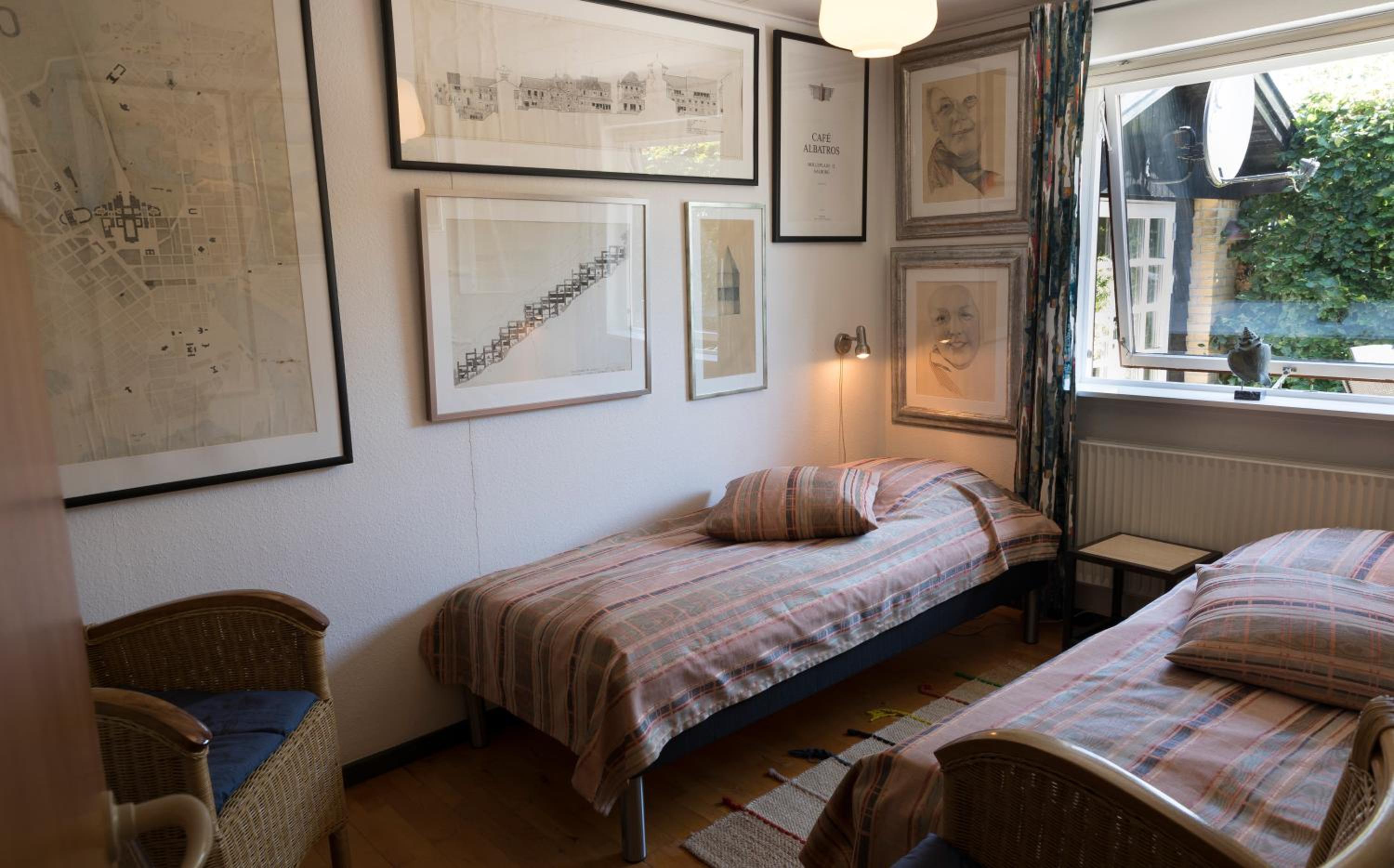 Small Double Room with Shared Bathroom photo 1