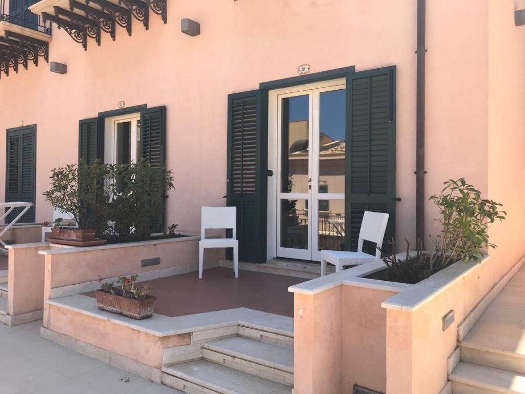 Double Room with Patio - Photo 3