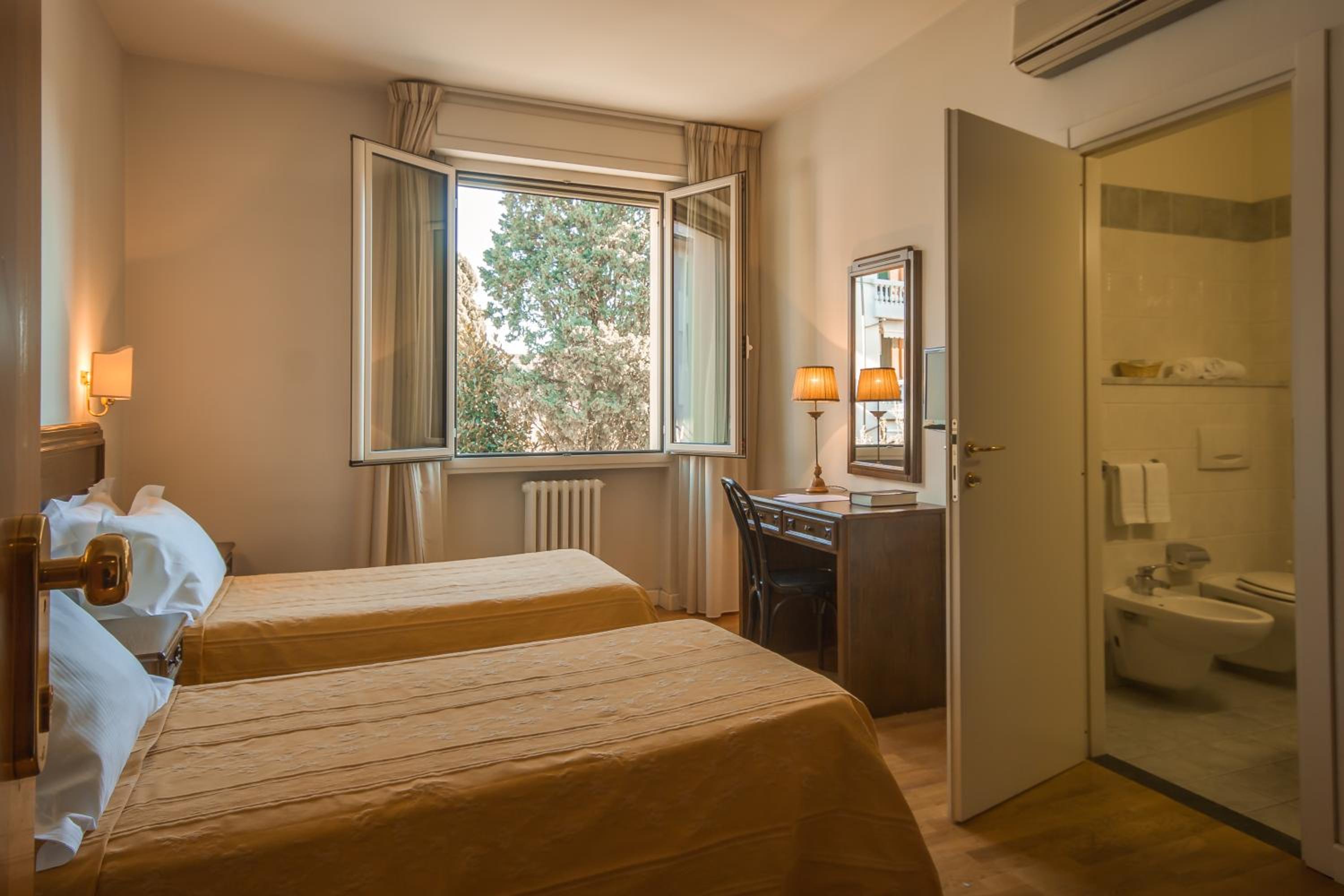 Double or Twin Room - Photo 6