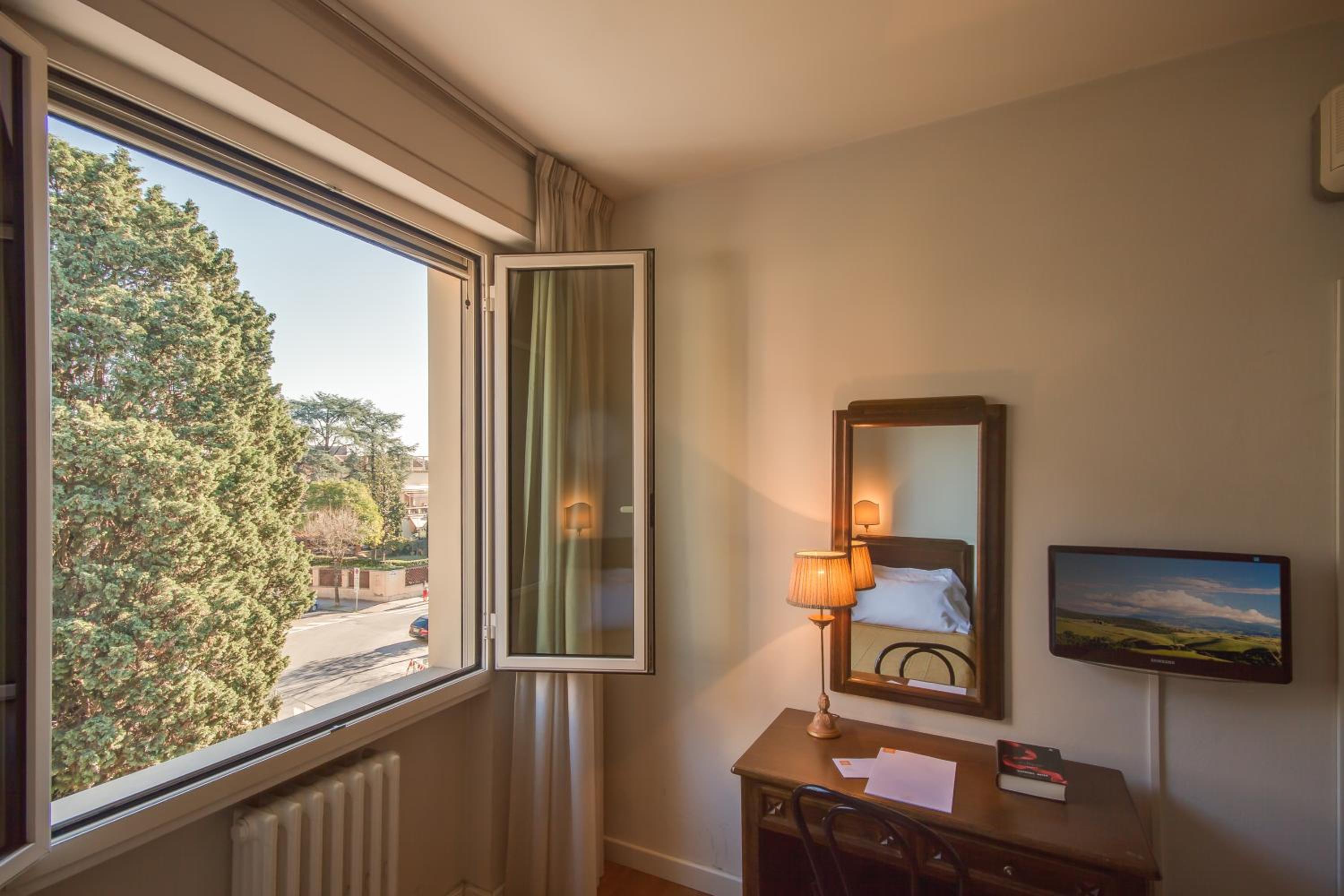 Double or Twin Room - Photo 15