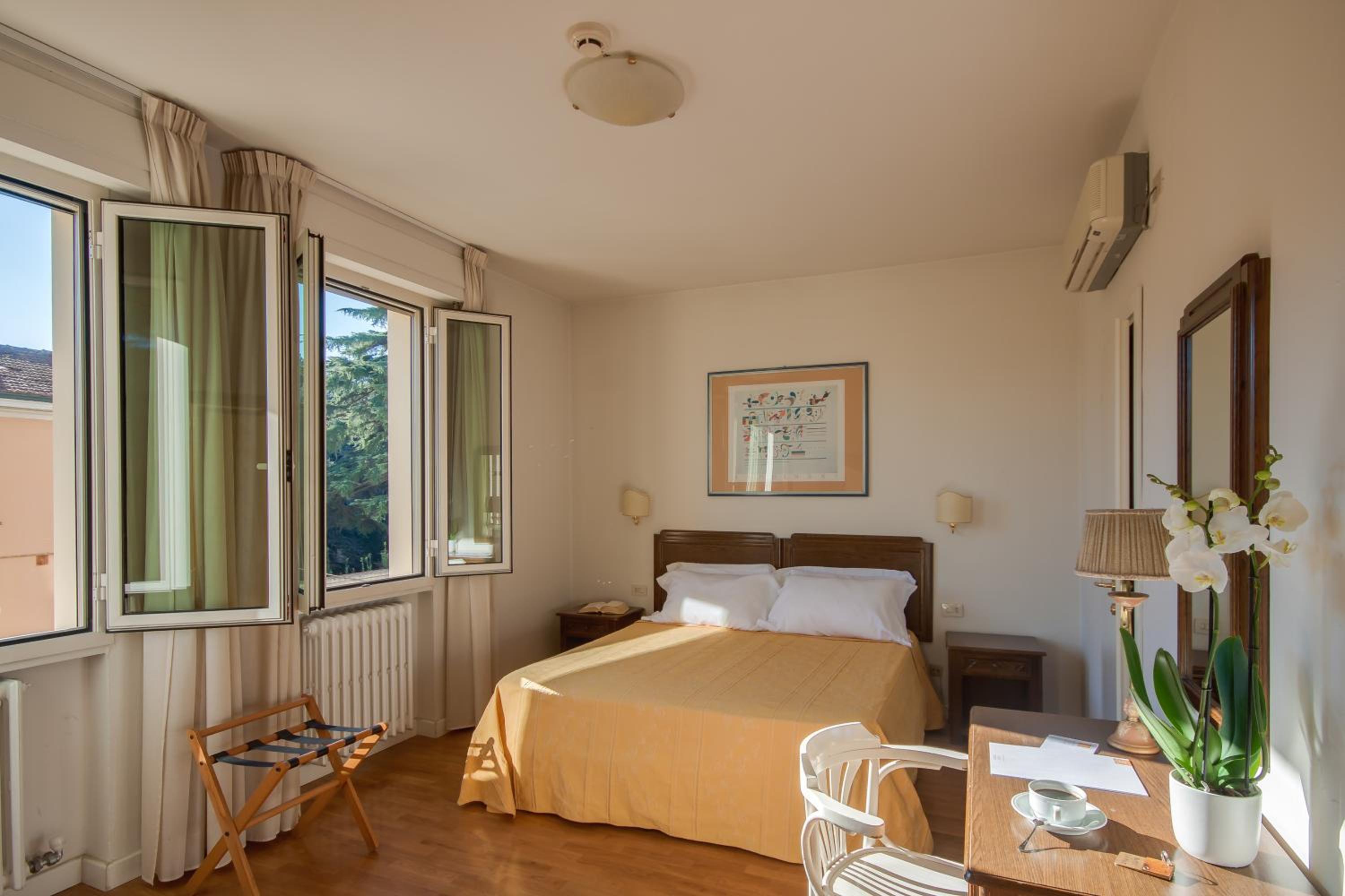 Double or Twin Room - Photo 13