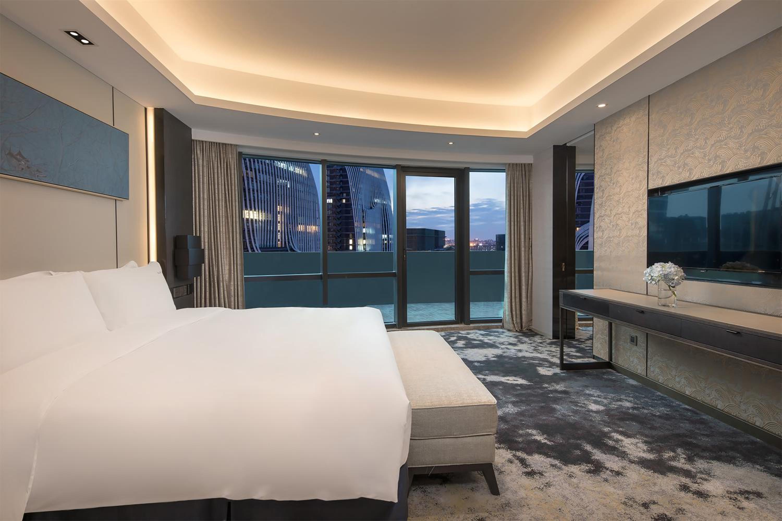 One-Bedroom King Suite photo 2