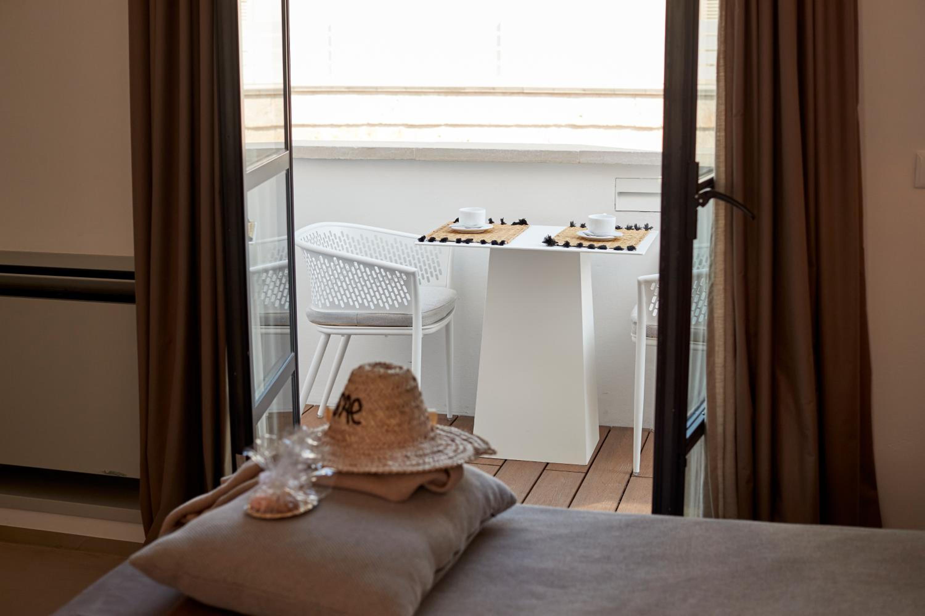 Double Room with Spa Bath - Photo 8
