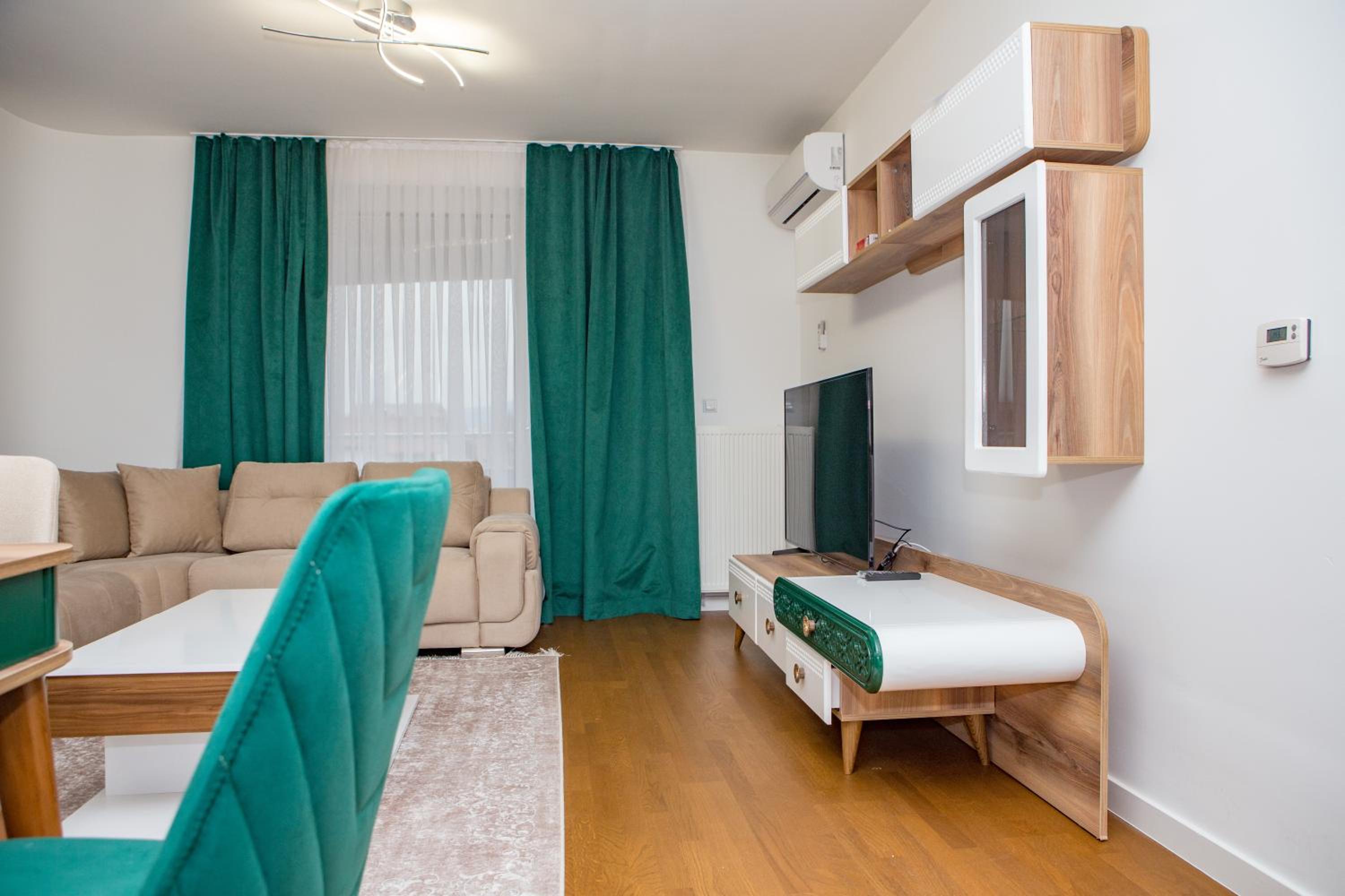 Apartment with Mountain View