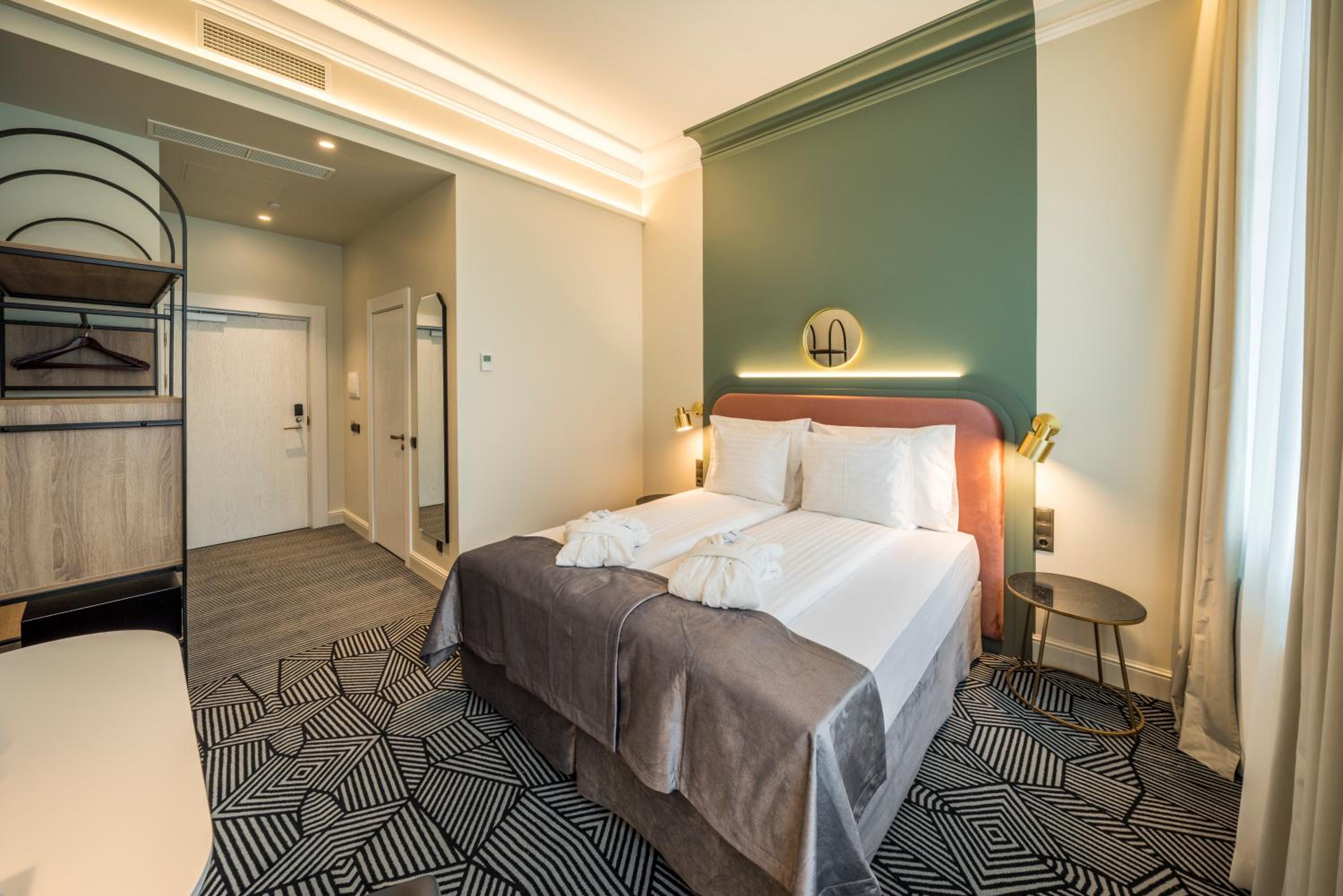 Standard Double or Twin Room - Photo 1