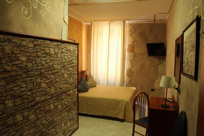 Double Room with Extra Bed - Photo 1