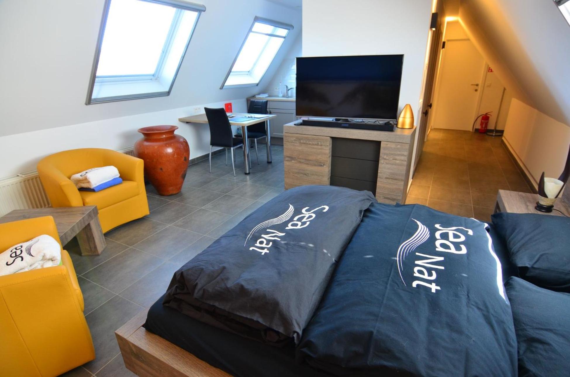 Deluxe King Room photo 2
