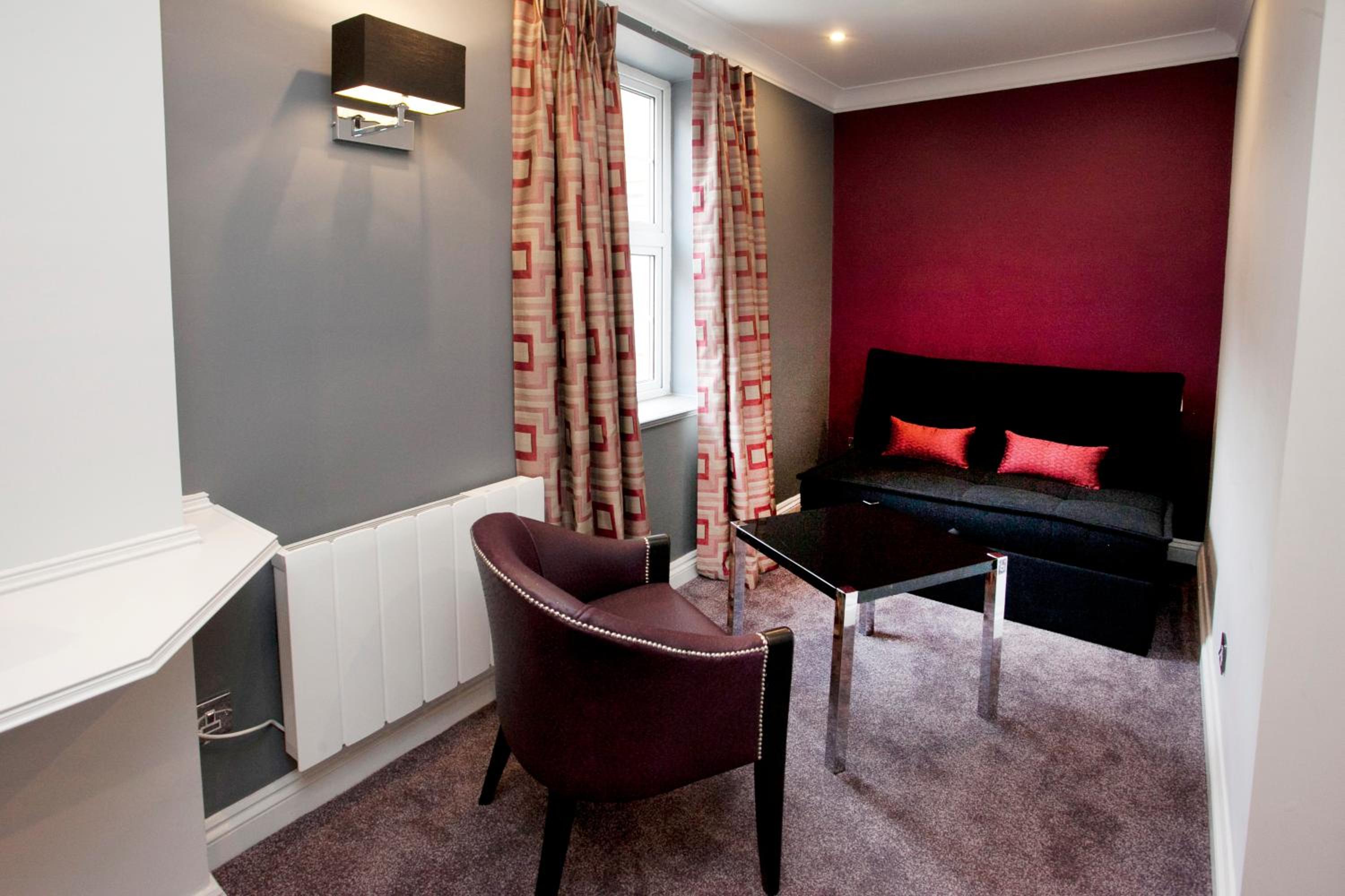 Executive King Room with Sofa Bed - Non-Smoking - Photo 5