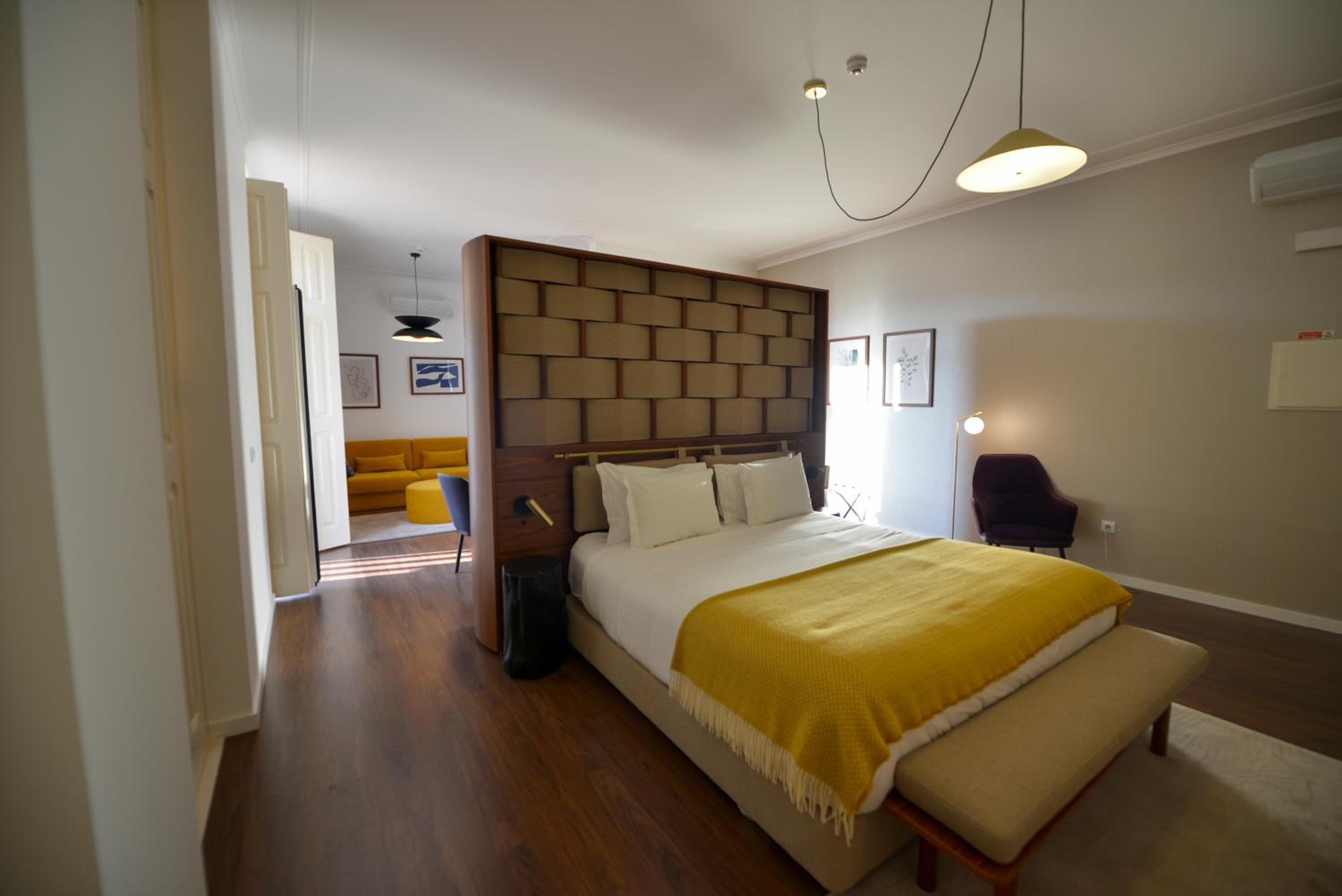 Suite with Pool View - Photo 7