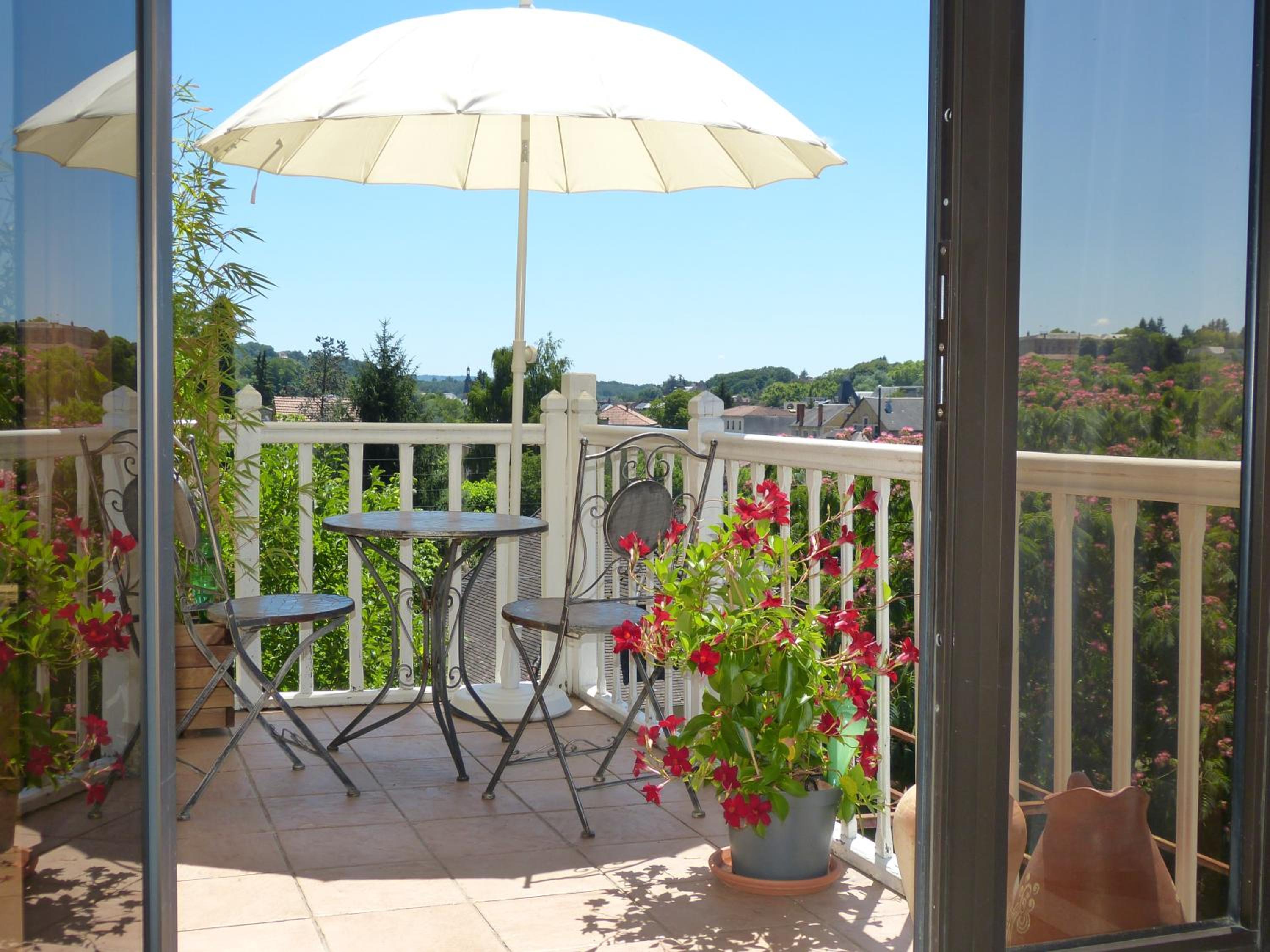 Apartment with Terrace photo 2