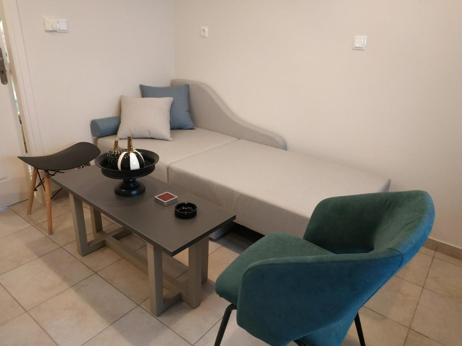 One-Bedroom Apartment - Photo 28