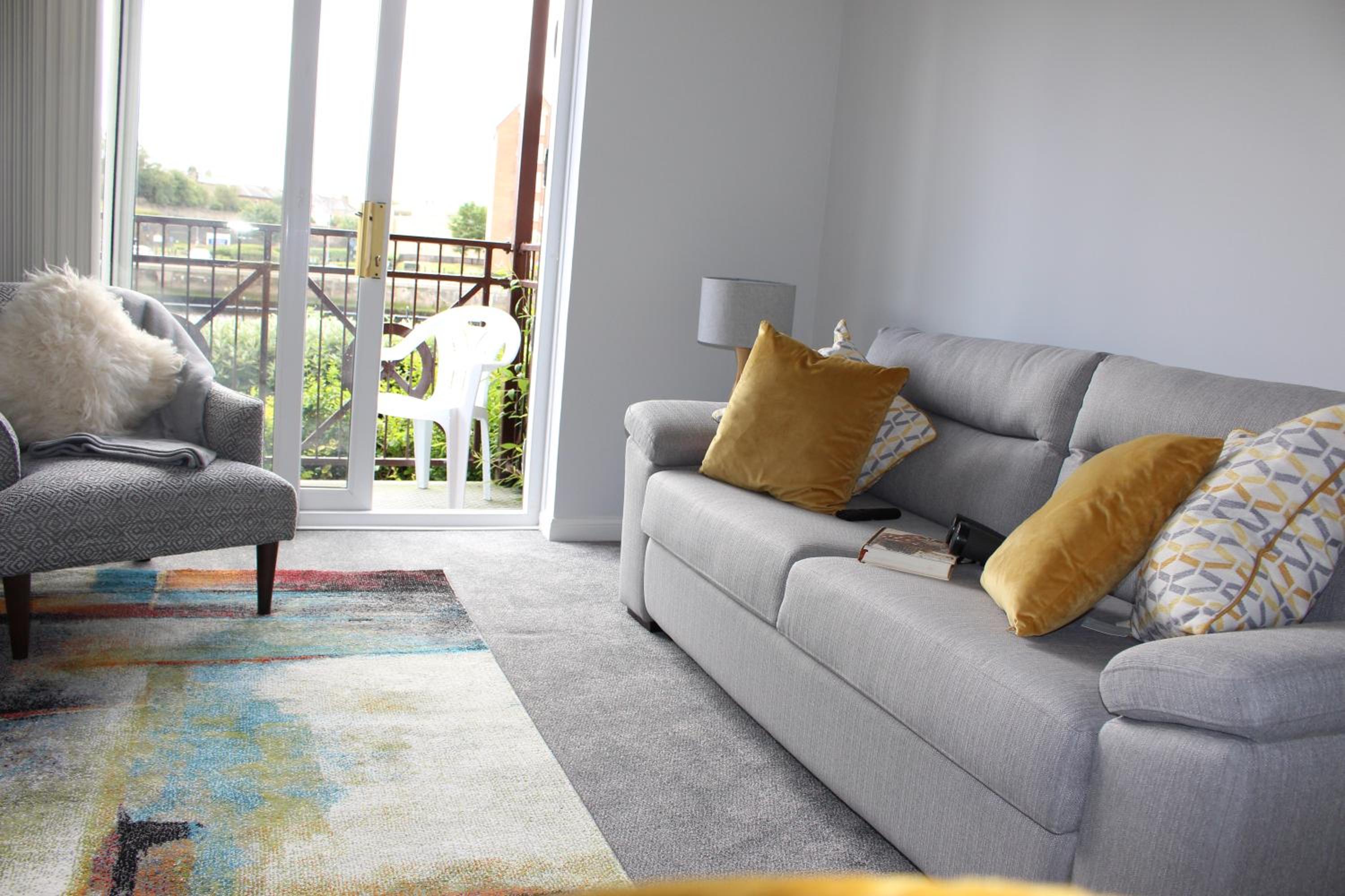 Deluxe One-Bedroom Apartment
