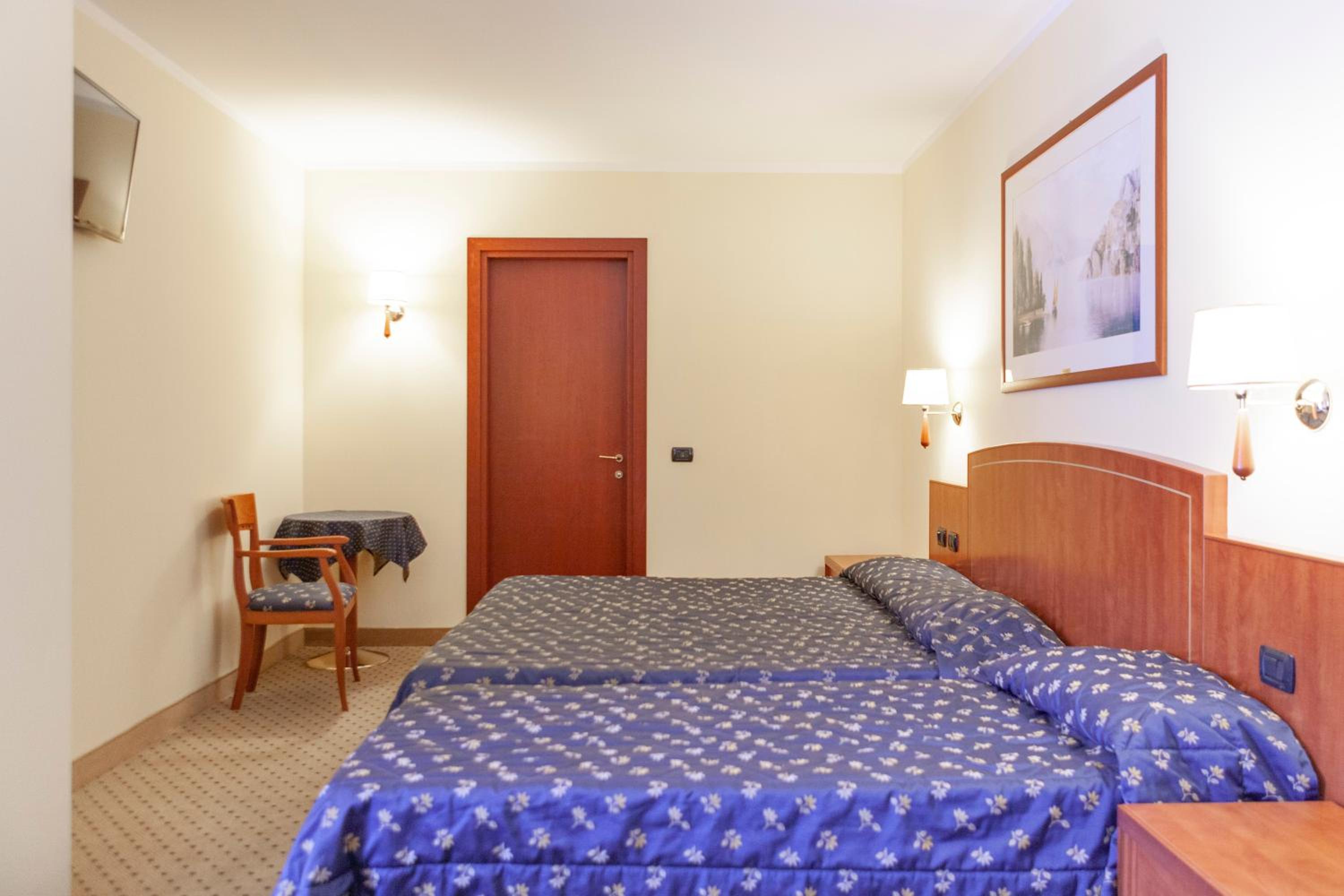 Quadruple Room - Photo 5