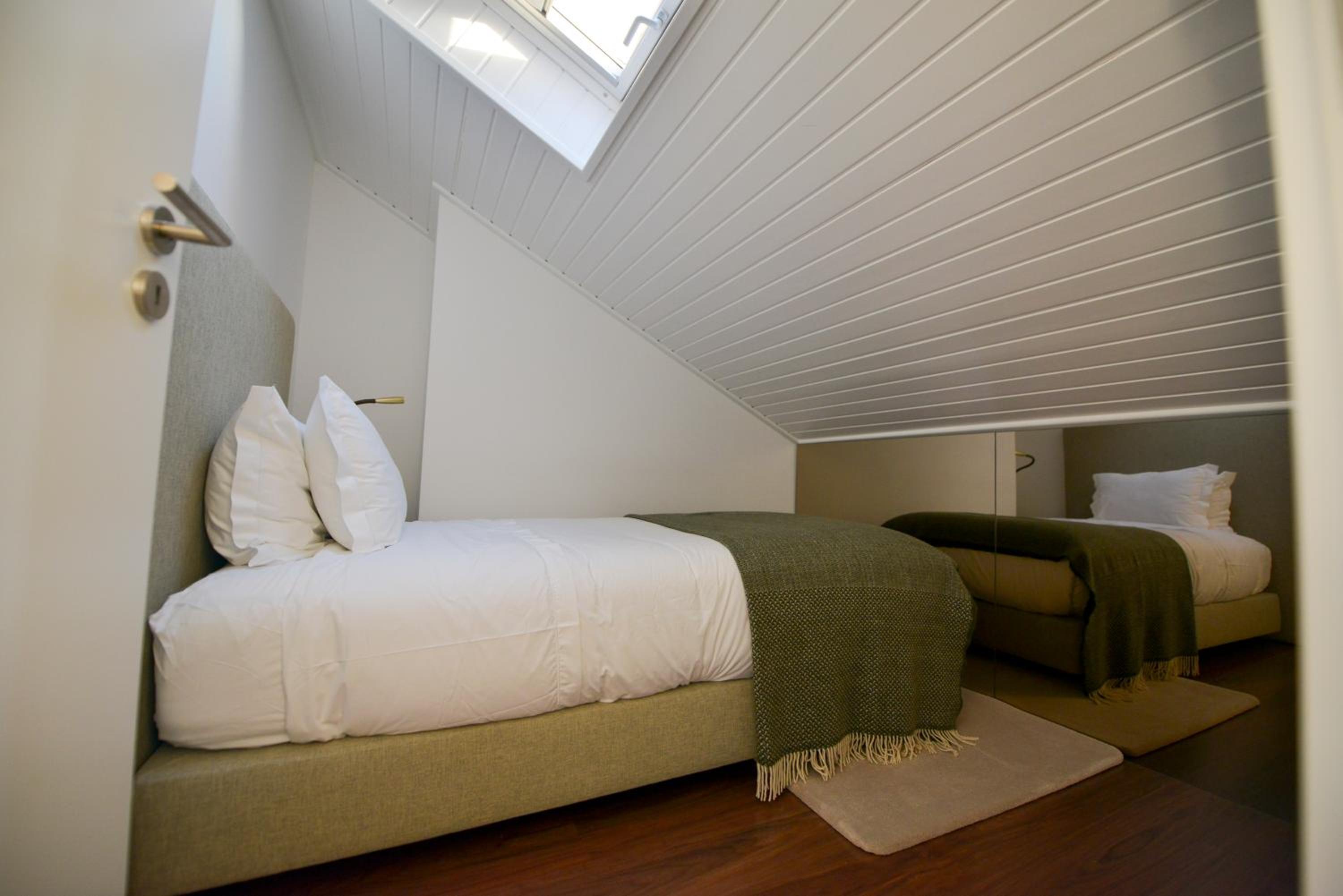 Deluxe Triple Room with Castle View - Photo 1