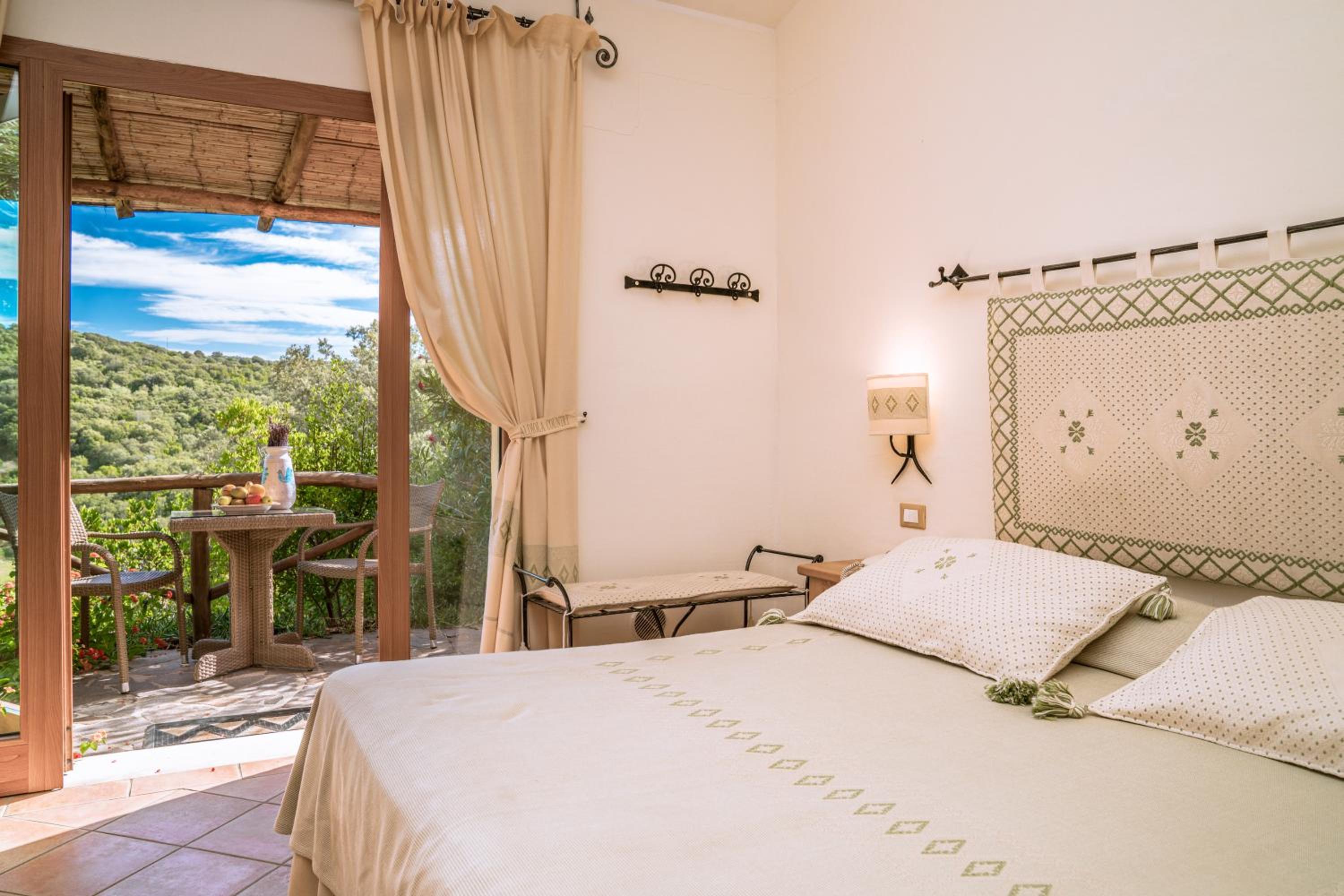 Standard Triple Room with Garden View - Photo 5