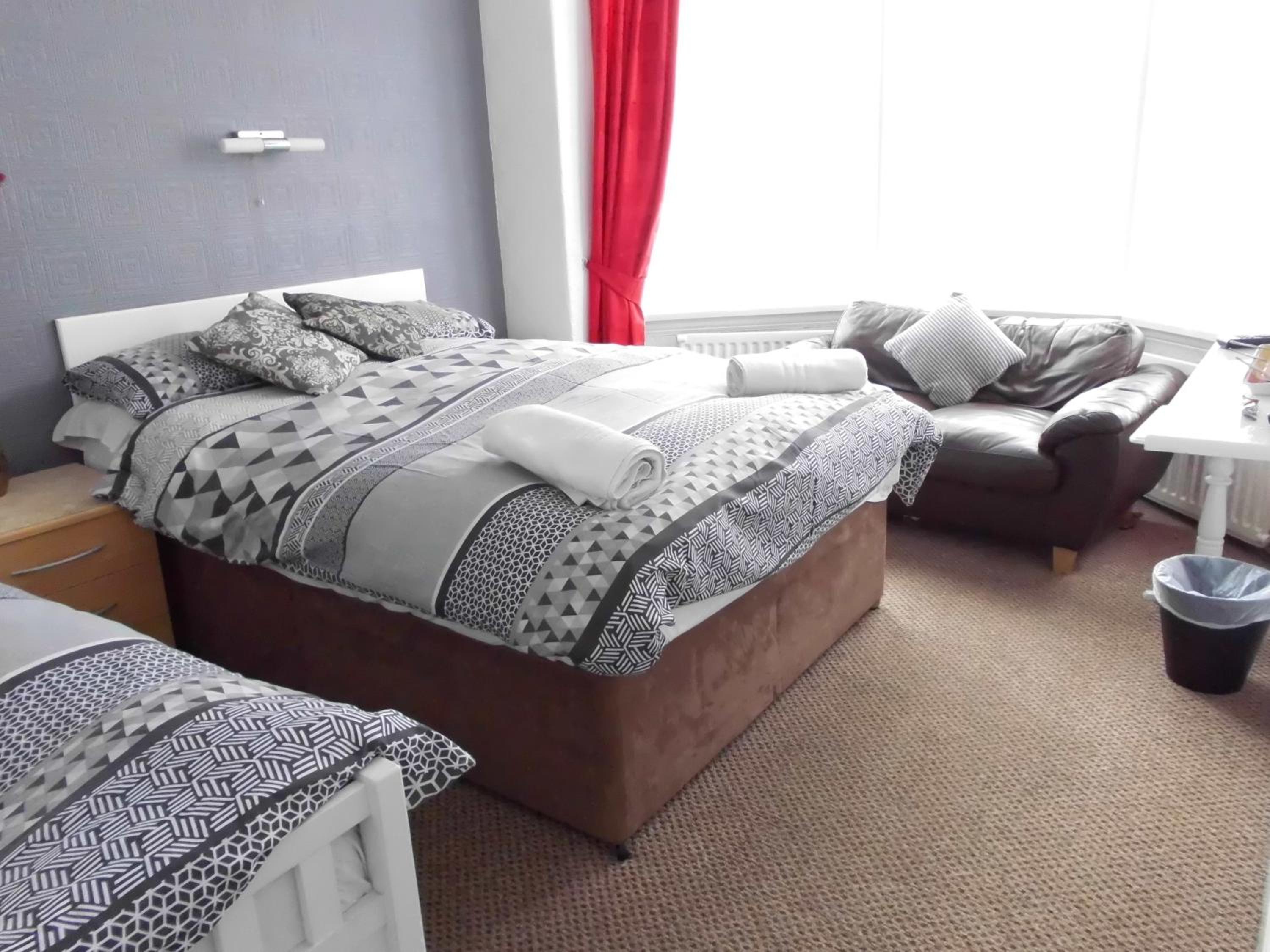 Family Room (2 Adults + 1 Child) photo 1