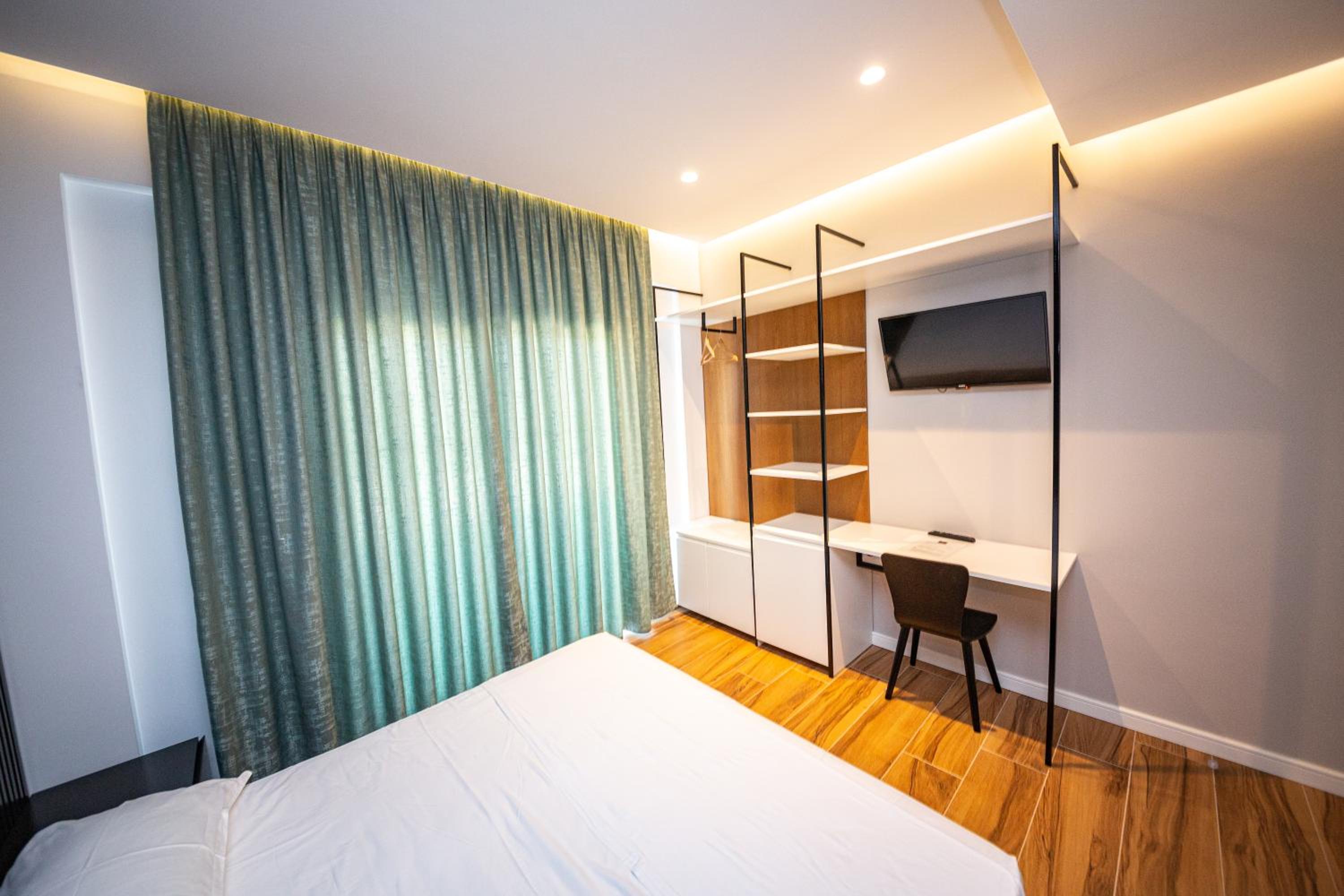 Two Bedroom Family Room with Balcony photo 2