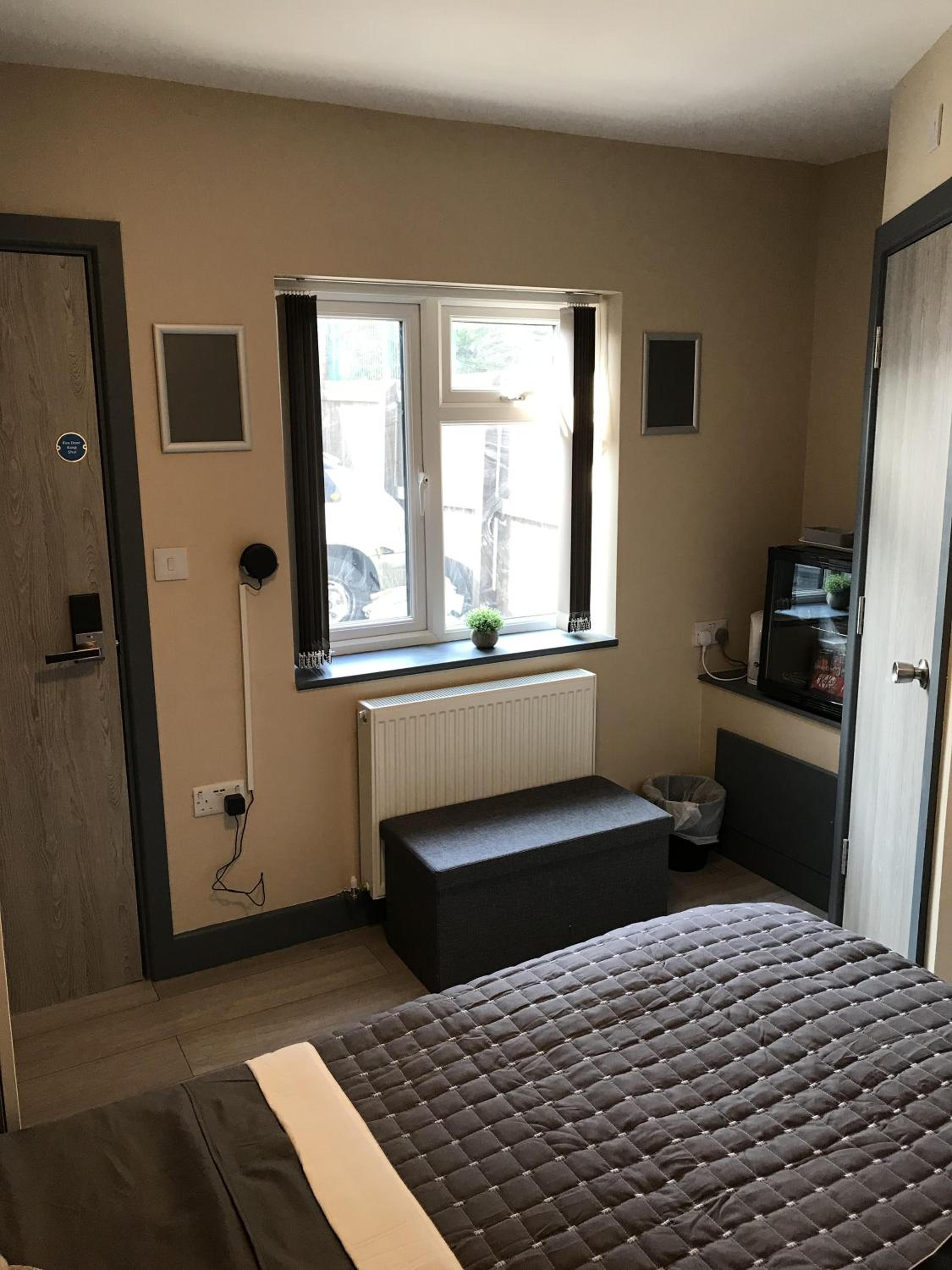 Double Room with Private Bathroom - Photo 6