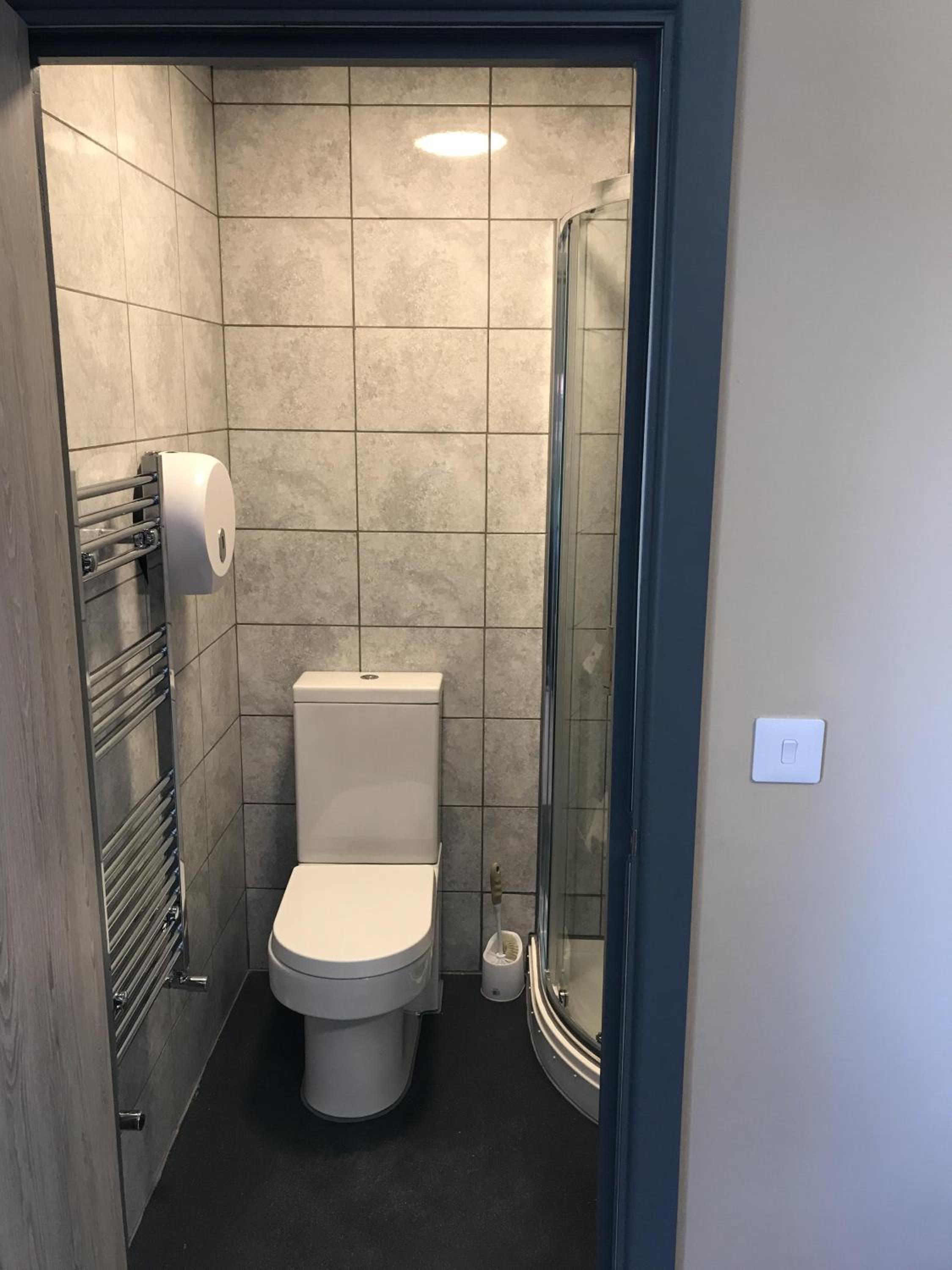 Standard Quadruple Room - Photo 11