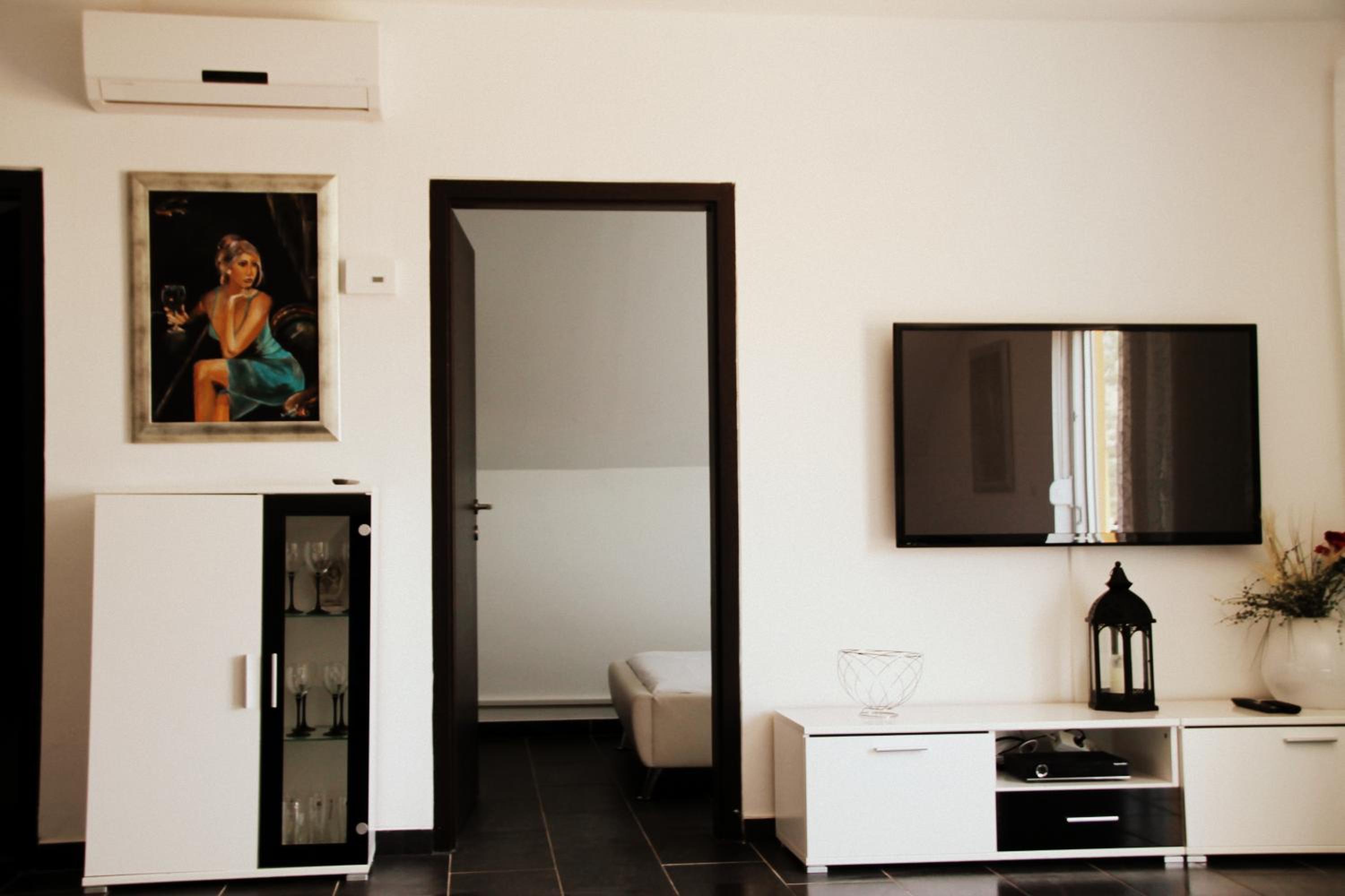 Apartment with Sea View - Photo 18