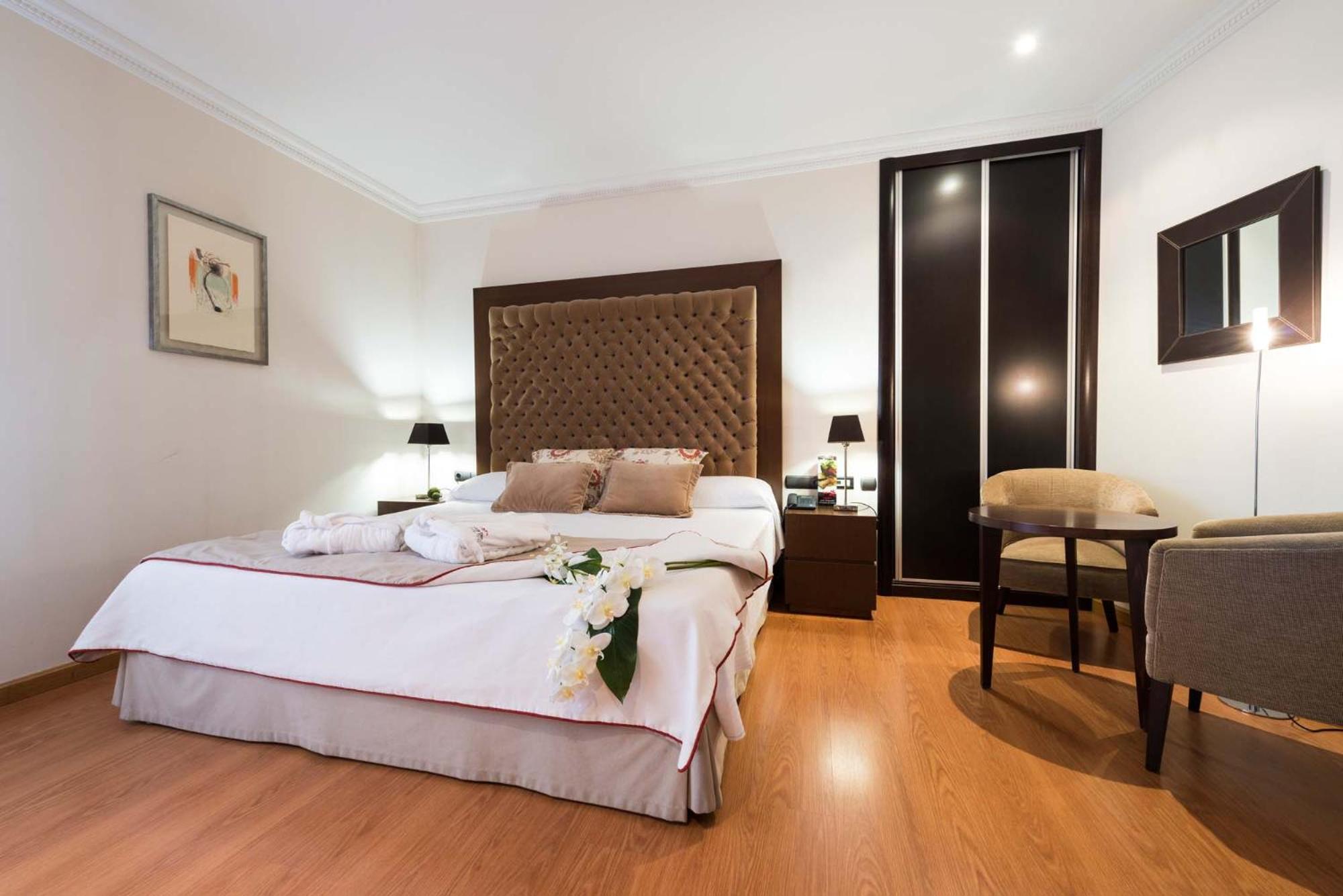 Deluxe Double Room with Spa Bath  - Photo 1