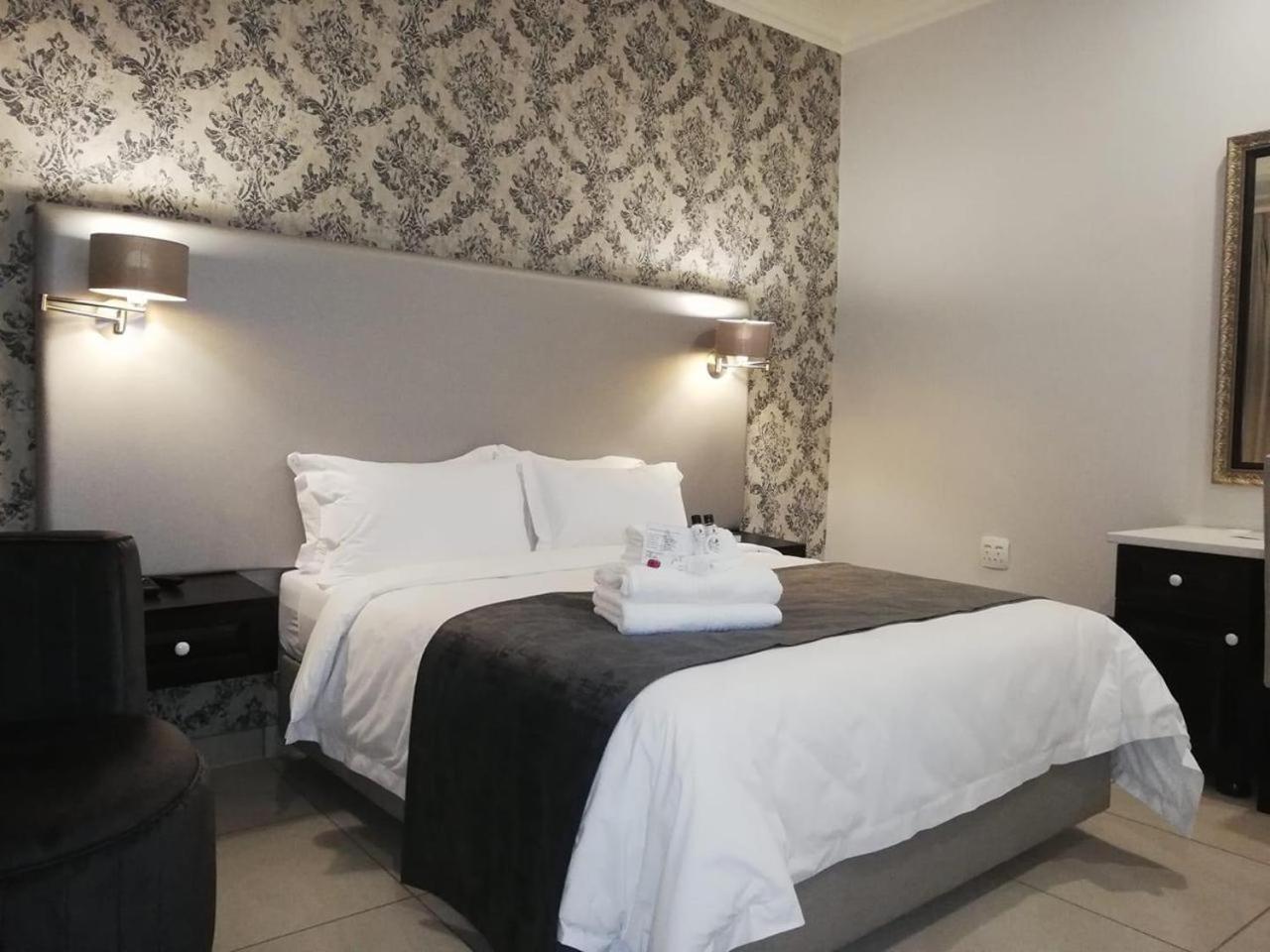 Queen Room photo 3